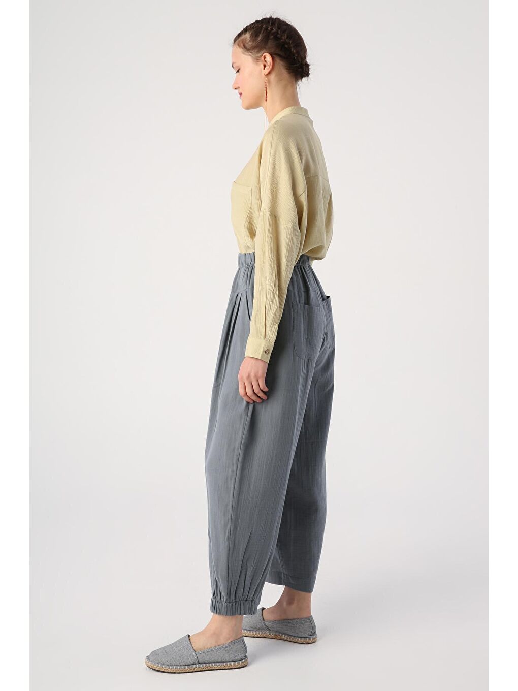 Gri Pileli Geniş Paçalı Lastikli Şalvar Pantolon-2