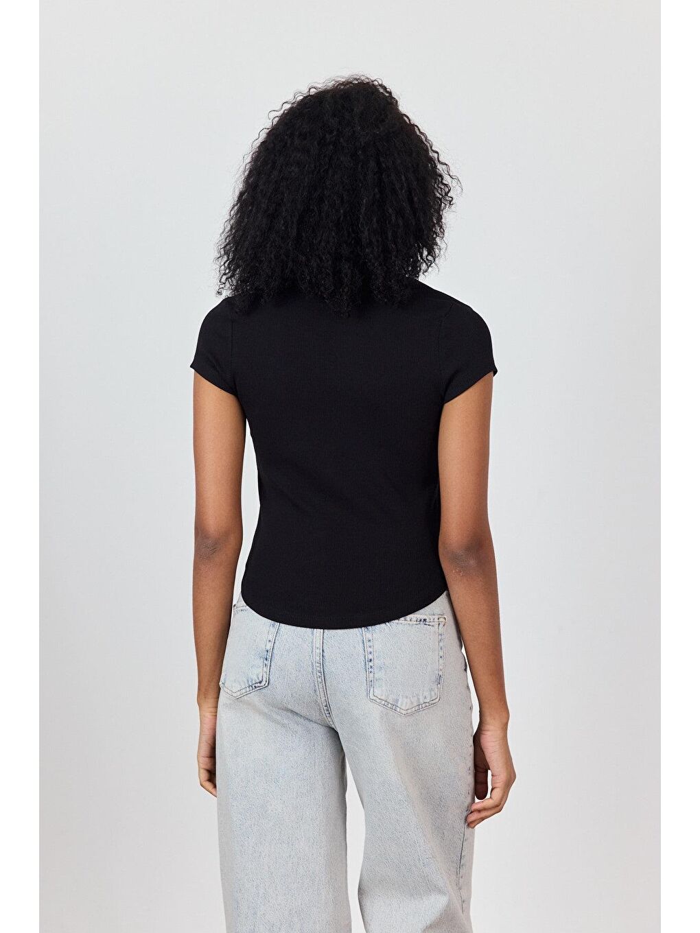 Siyah V Yaka Kısa Kollu Bluz-3