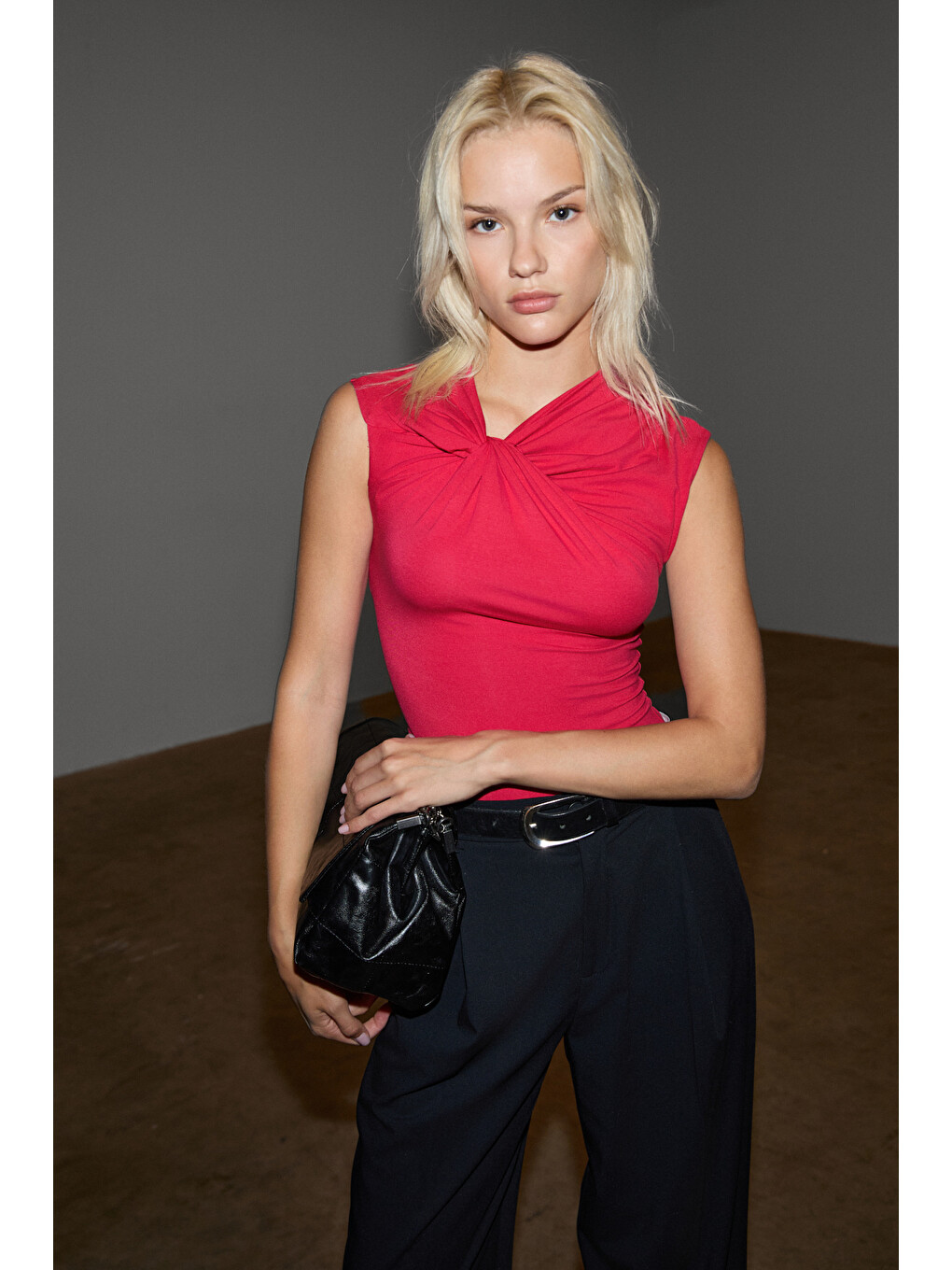 Fuşya ORILENNA Kadın Önü Düğüm Detaylı Vücudu Saran Sıfır Kollu Slim Fit FUŞYA Bluz-2