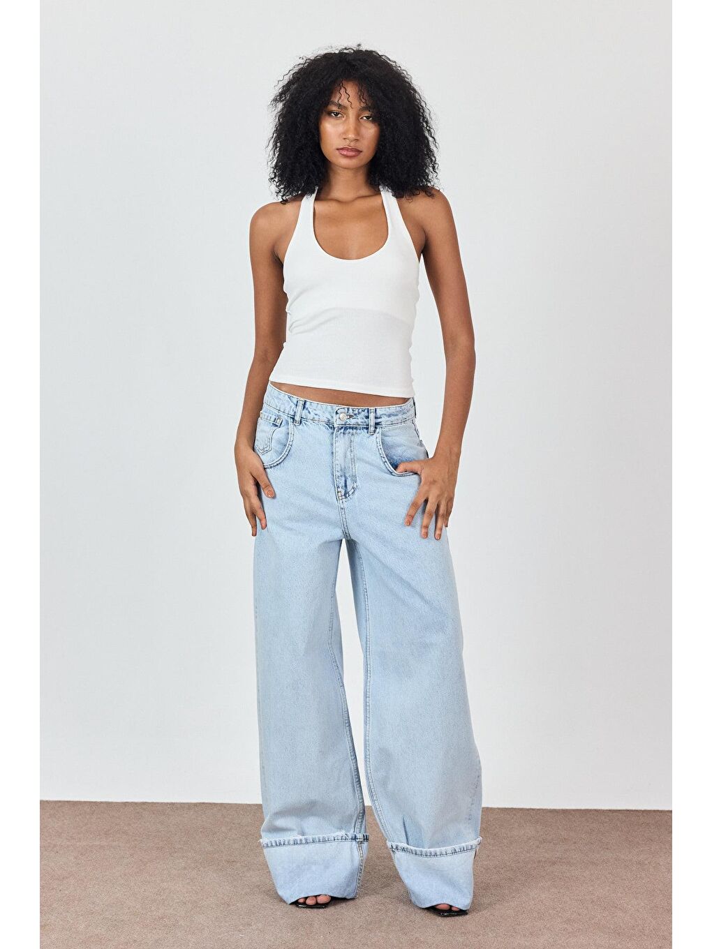 Beyaz Boyundan Askılı Bluz-3