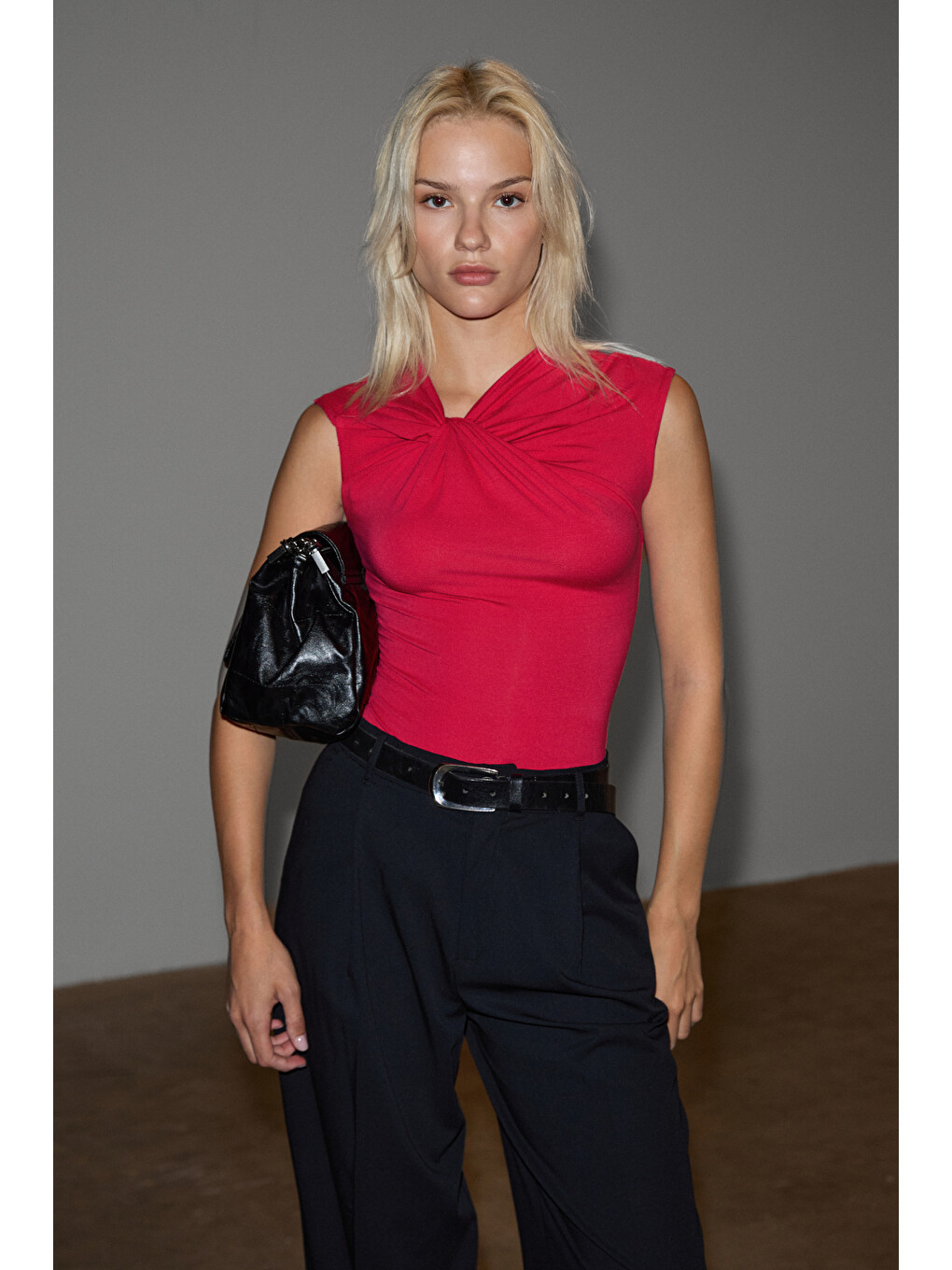 Fuşya ORILENNA Kadın Önü Düğüm Detaylı Vücudu Saran Sıfır Kollu Slim Fit FUŞYA Bluz-3