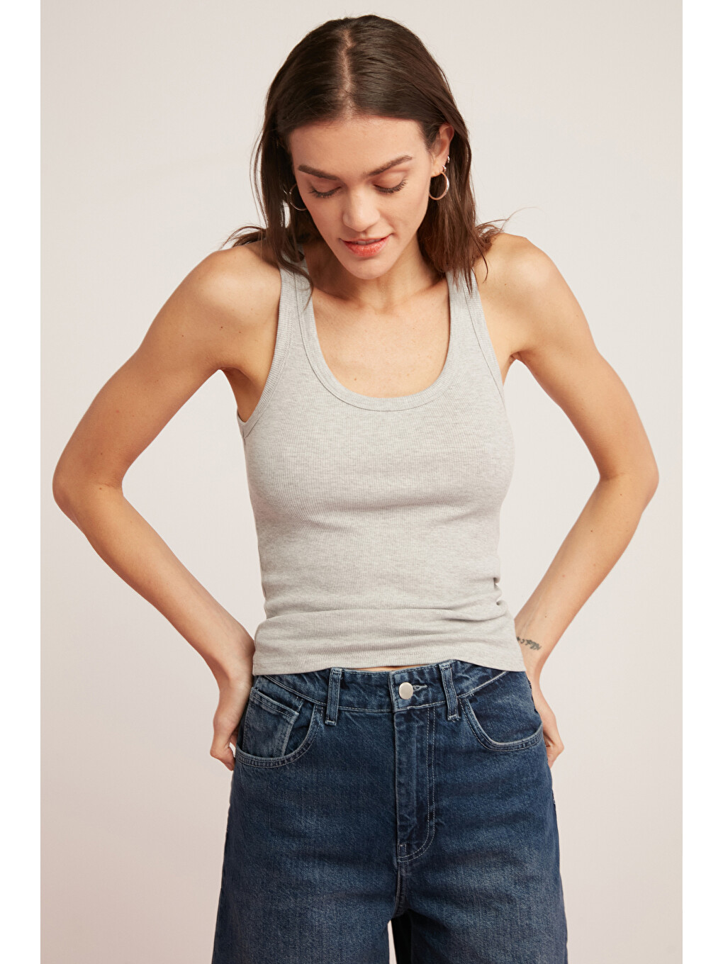 Lıllesol Kadın Fitilli Görünümlü Slim Fit Vücuda Oturan Havuz Yakalı Pamuklu Basic Gri Atlet-2