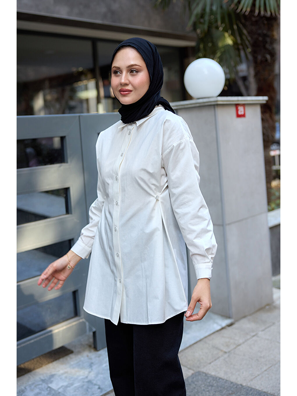Kadın Yanları Düğme Detaylı Gömlek Beyaz-4
