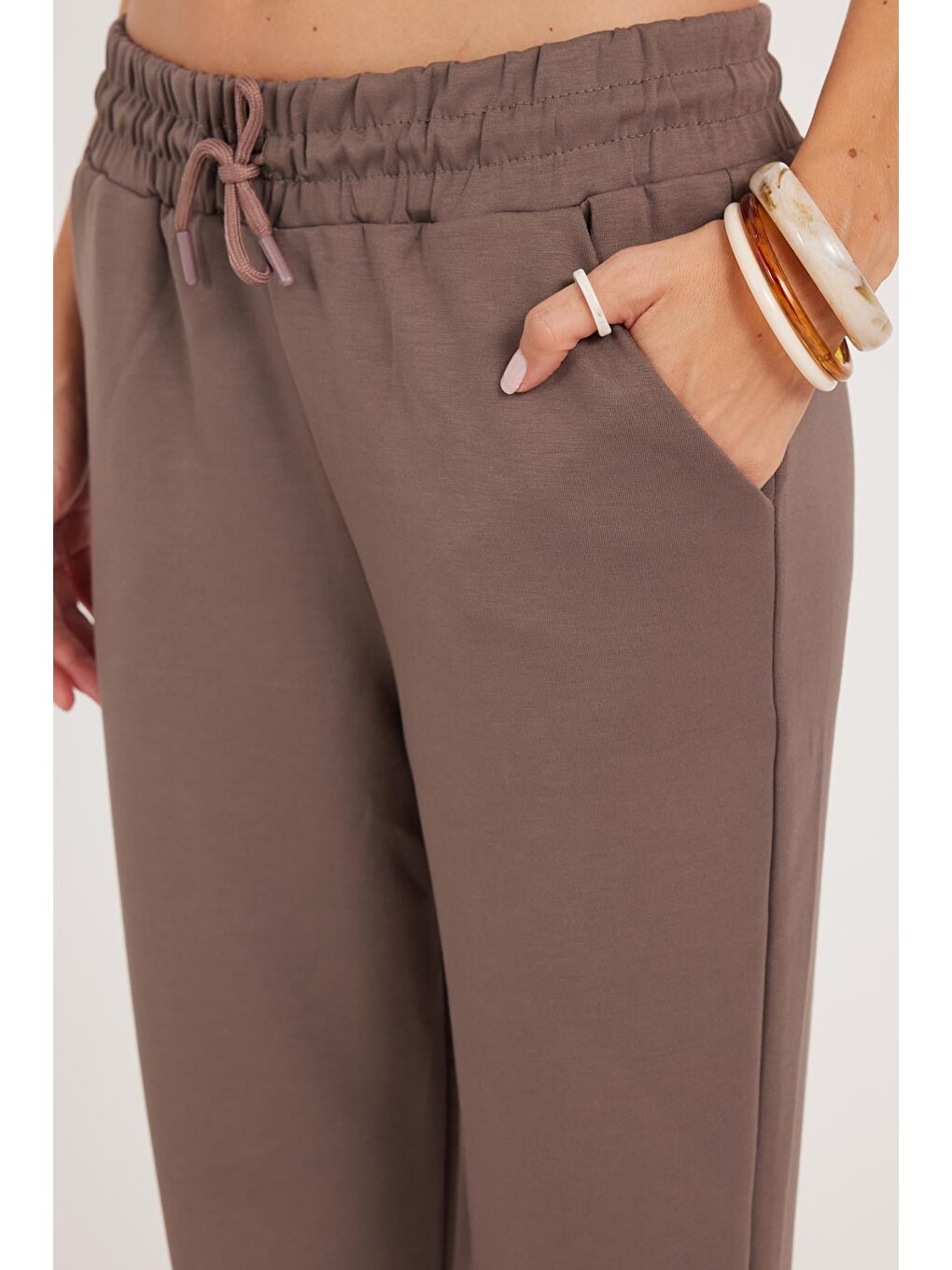 Kahverengi Kadın Relax Fit Rahat Kesim Modal Kumaş Beli Bağlamalı Lastikli Jogger Açık Kahve Eşofman Altı-2