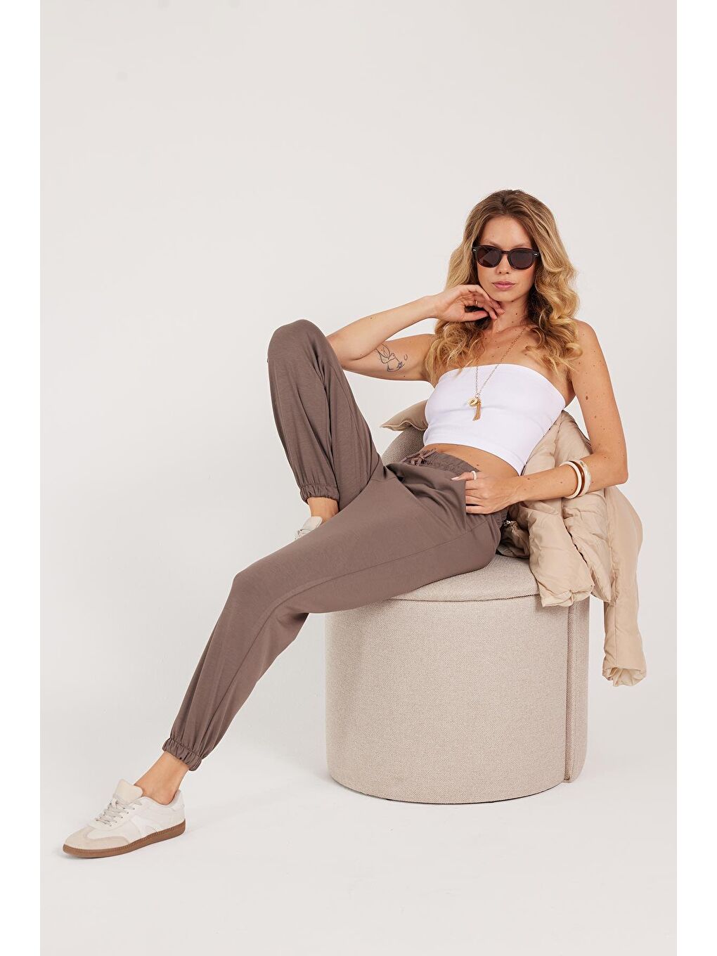 Kahverengi Kadın Relax Fit Rahat Kesim Modal Kumaş Beli Bağlamalı Lastikli Jogger Açık Kahve Eşofman Altı-4
