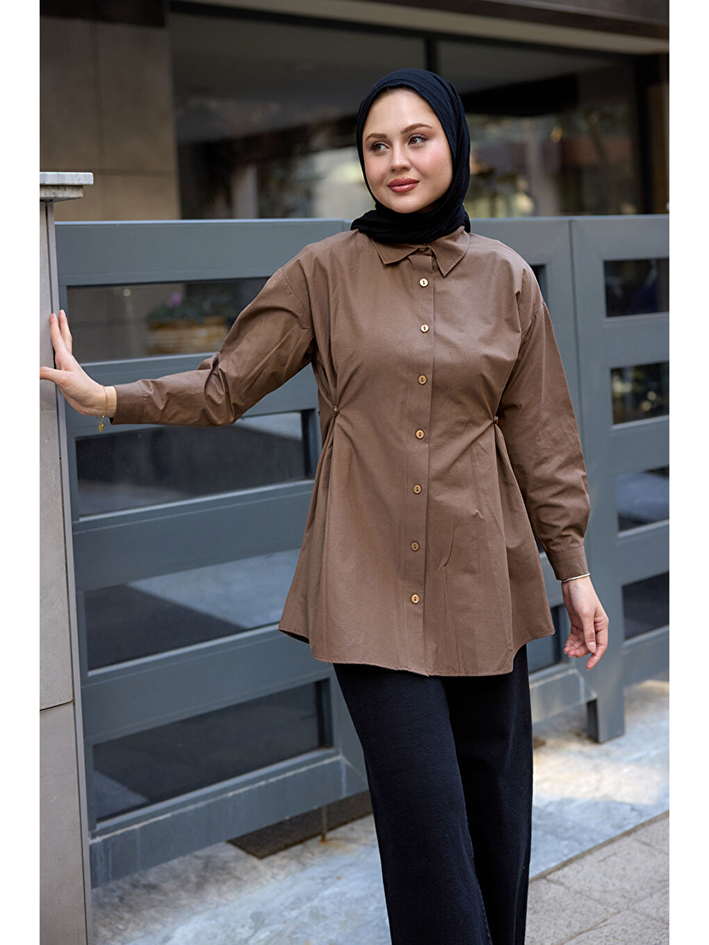 Kadın Yanları Düğme Detaylı Gömlek Kahverengi