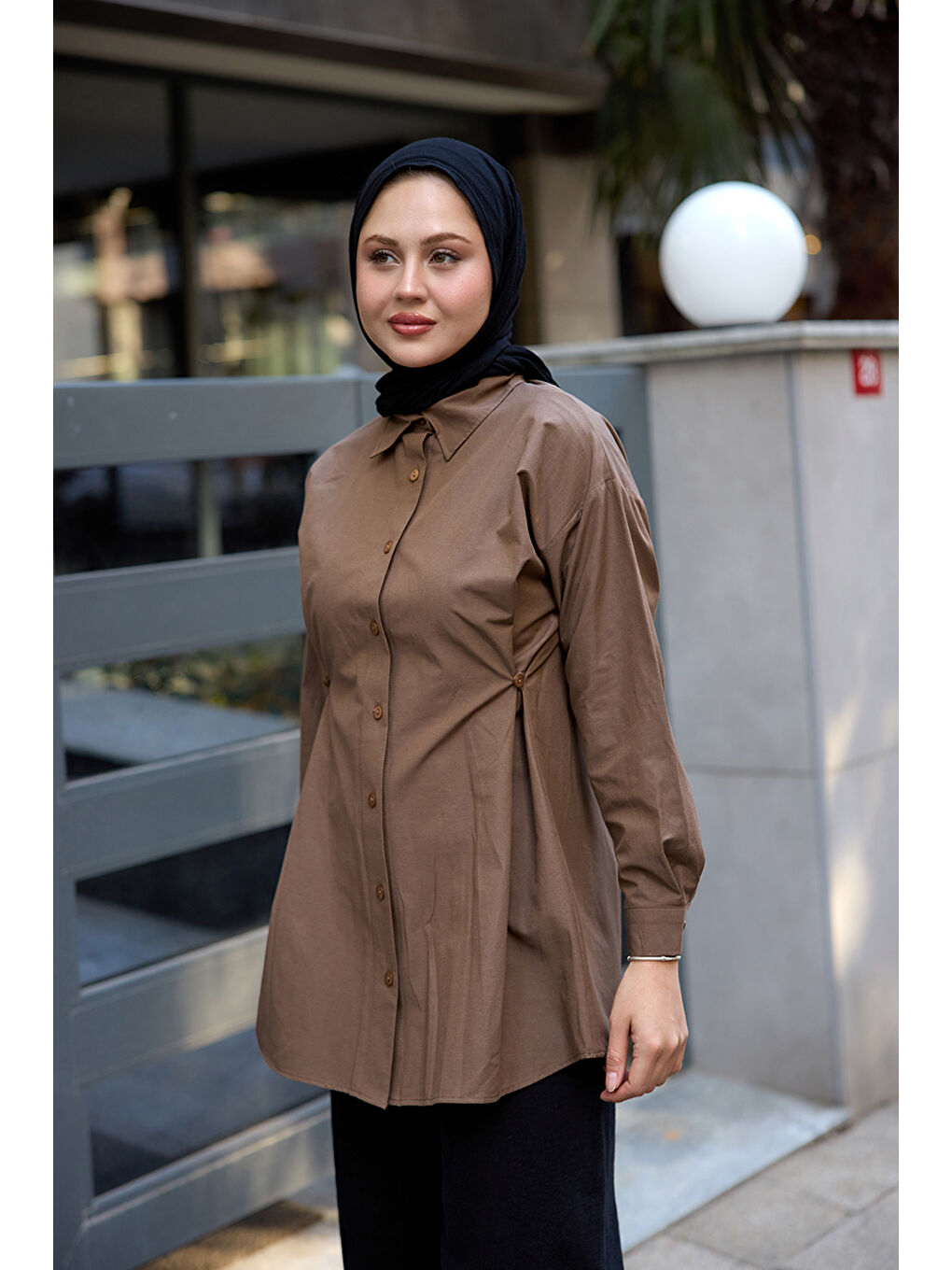 Kadın Yanları Düğme Detaylı Gömlek Kahverengi-1