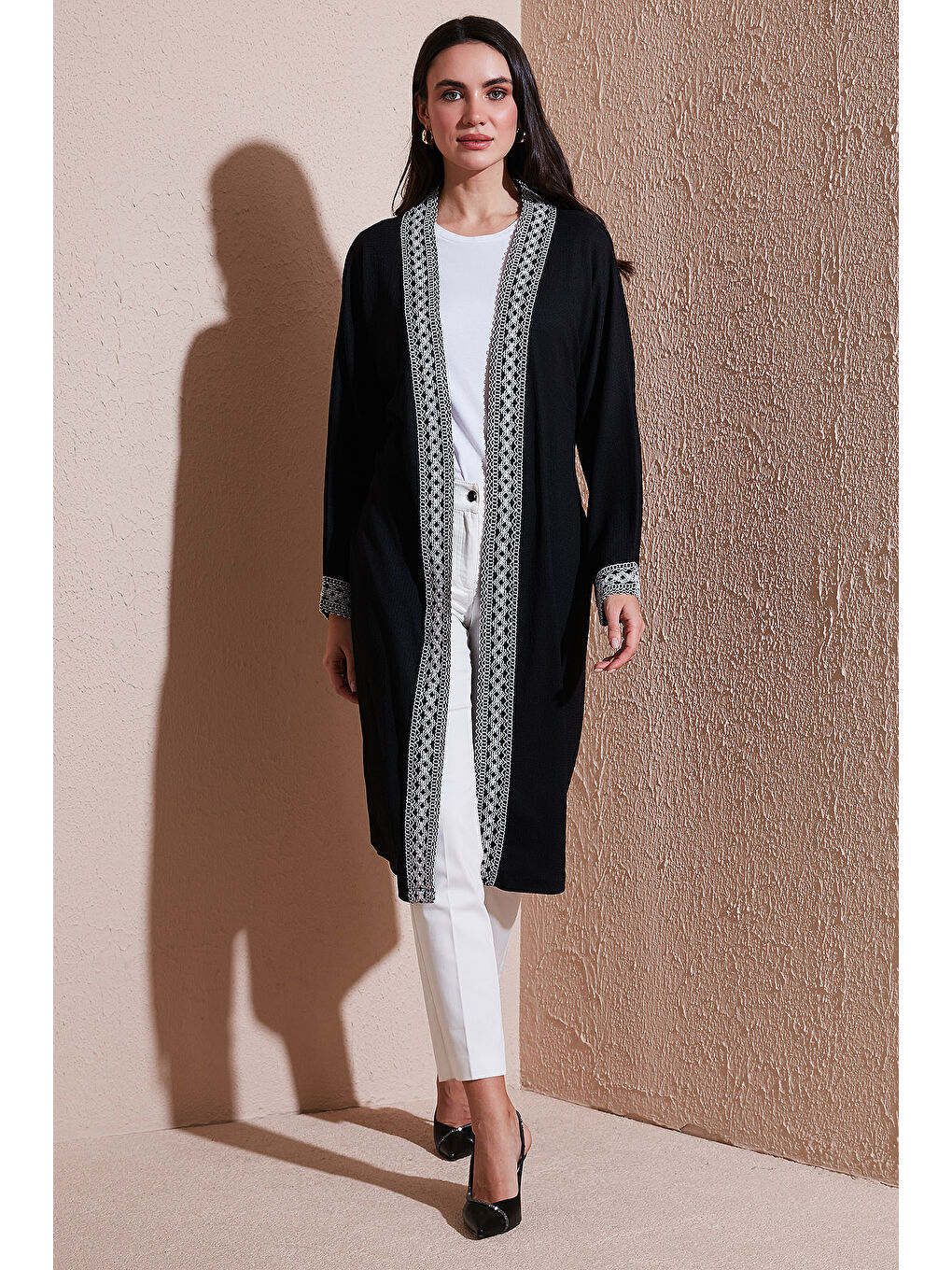 Siyah Modest Regular Fit Bağlamalı Nakışlı Tesettür Uzun Kimono Hırka 5866173-2