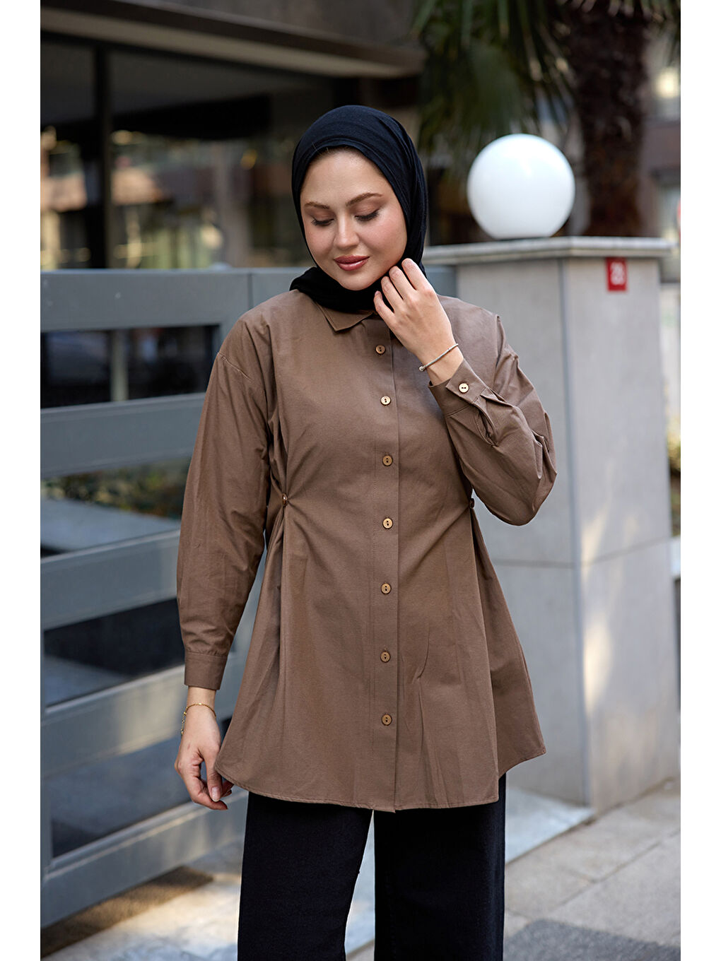 Kadın Yanları Düğme Detaylı Gömlek Kahverengi-2