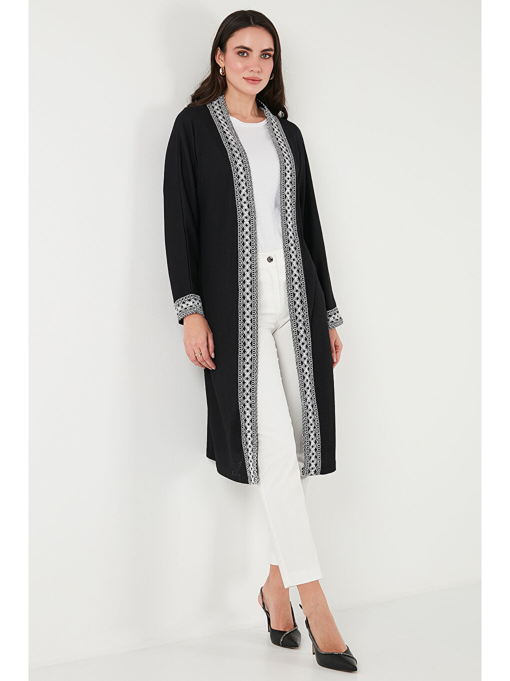 Siyah Modest Regular Fit Bağlamalı Nakışlı Tesettür Uzun Kimono Hırka 5866173-4