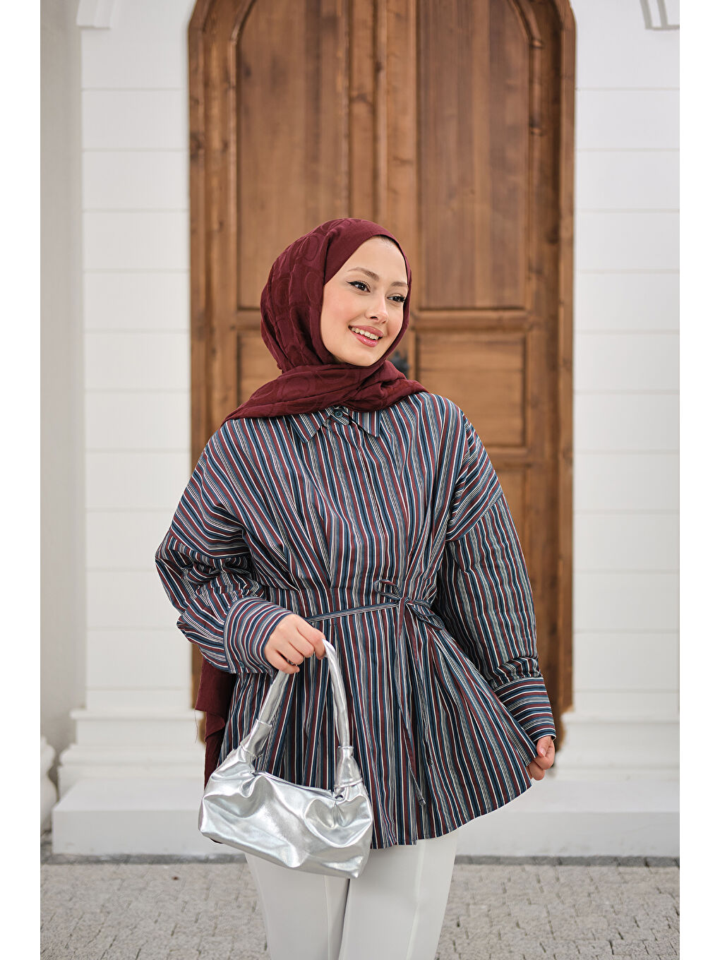 Kadın Pileli Gizli Düğmeli Çizgili Gömlek Kahverengi-2