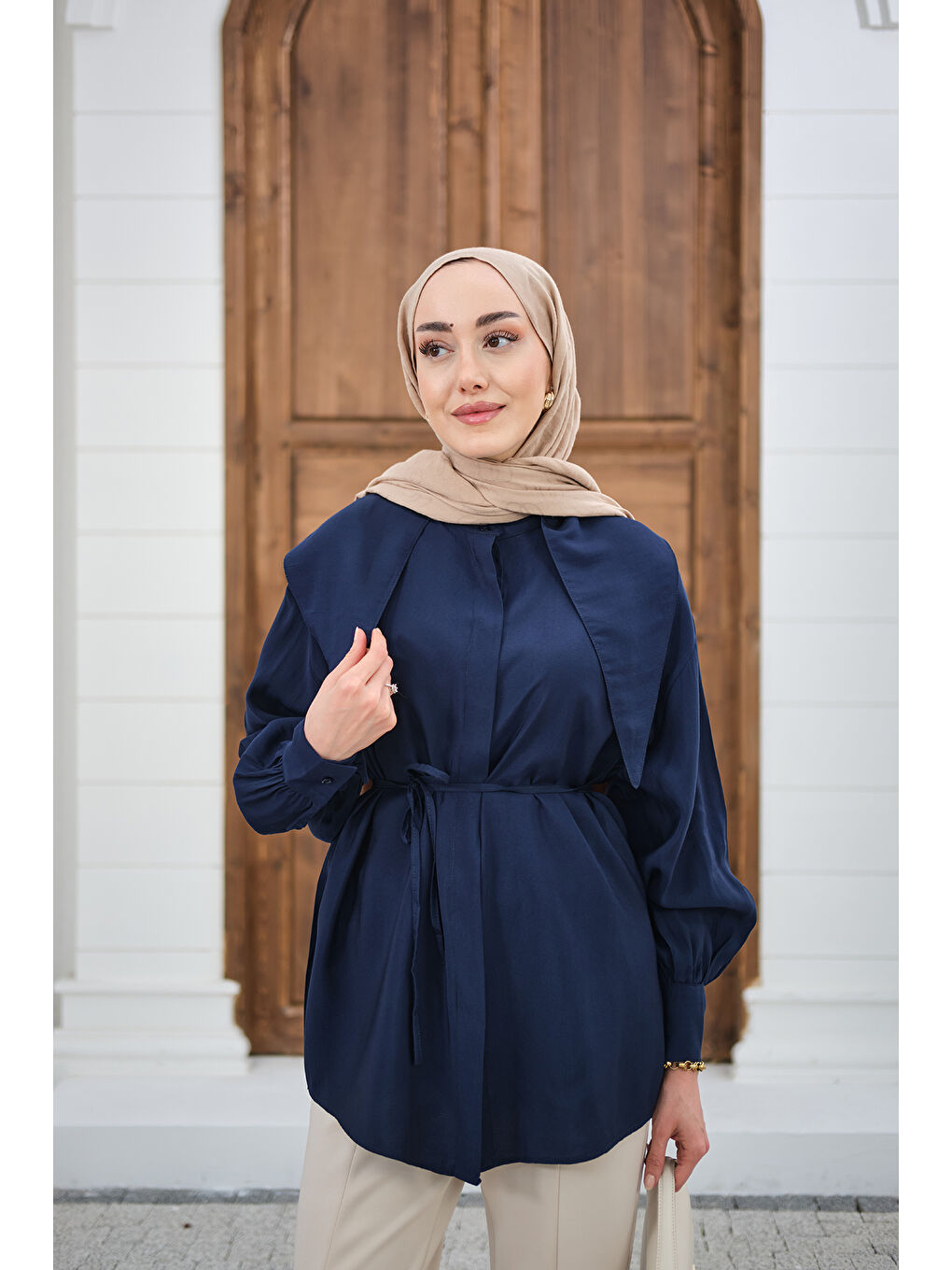 Kadın Gizli Düğmeli Hakim Yaka Bel Bağlamalı Gömlek Lacivert