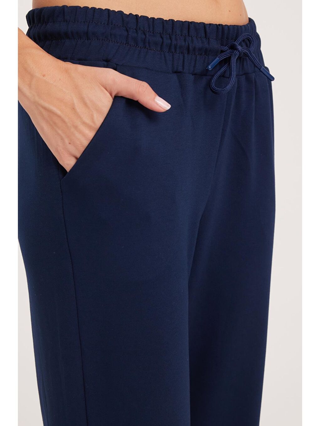 Kadın Relax Fit Rahat Kesim Modal Kumaş Beli Bağlamalı Lastikli Jogger Lacivert Eşofman Altı-2