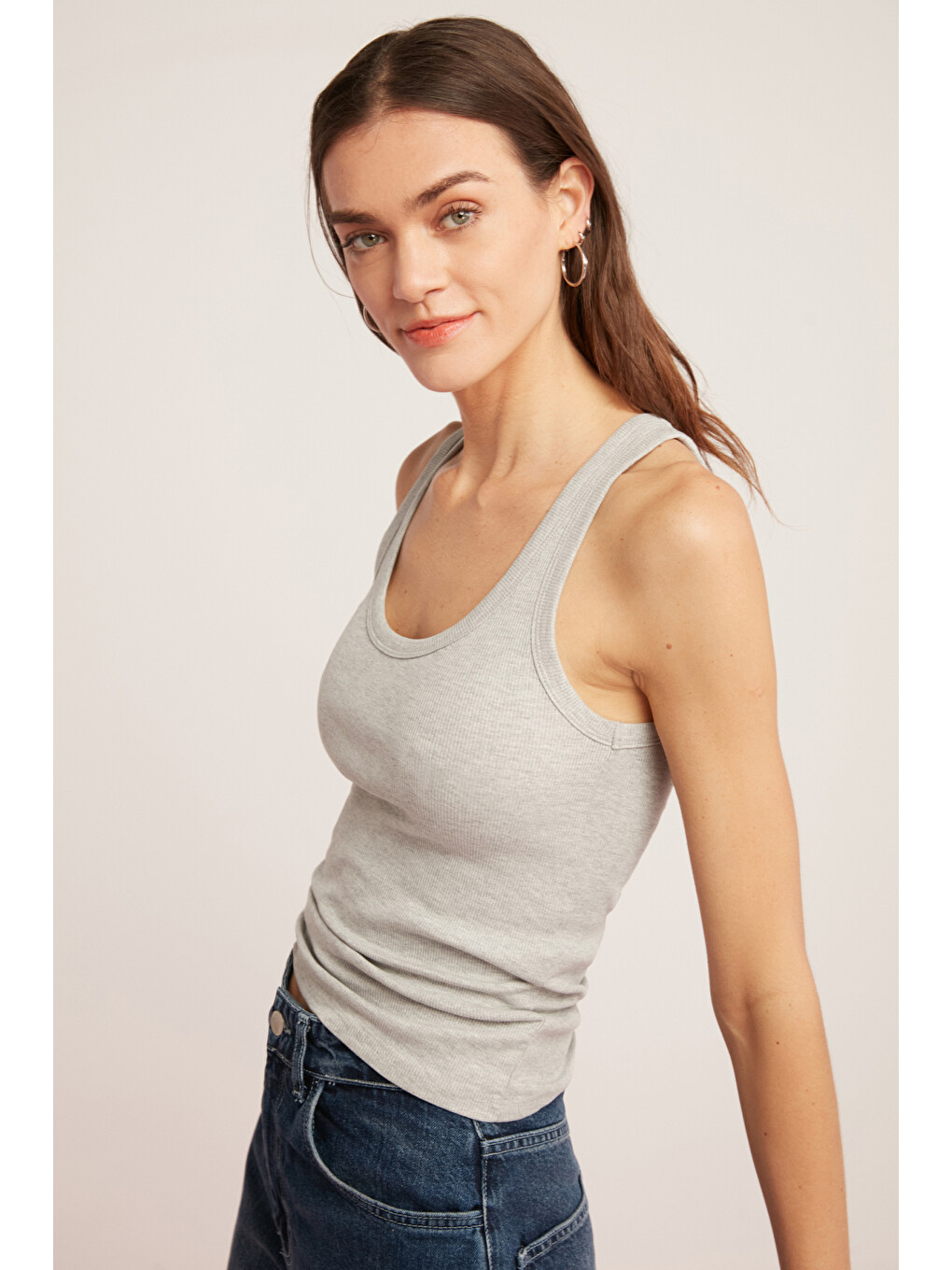 Lıllesol Kadın Fitilli Görünümlü Slim Fit Vücuda Oturan Havuz Yakalı Pamuklu Basic Gri Atlet-5