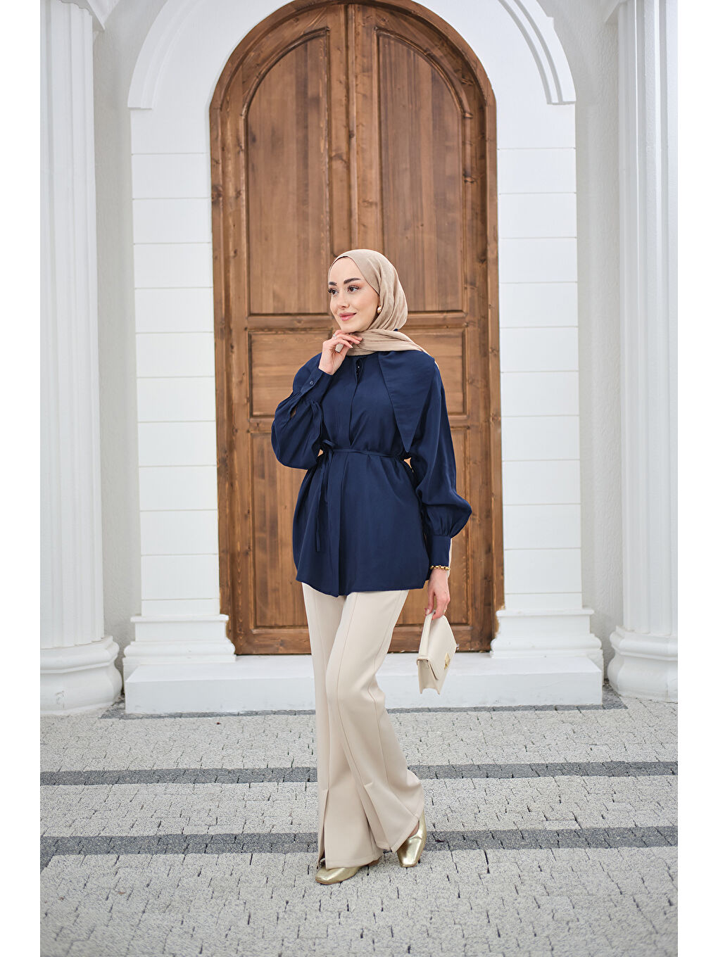 Kadın Gizli Düğmeli Hakim Yaka Bel Bağlamalı Gömlek Lacivert-1