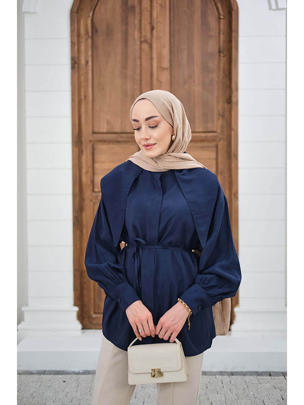 Kadın Gizli Düğmeli Hakim Yaka Bel Bağlamalı Gömlek Lacivert-2