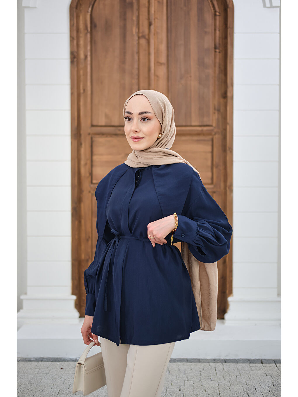 Kadın Gizli Düğmeli Hakim Yaka Bel Bağlamalı Gömlek Lacivert-3