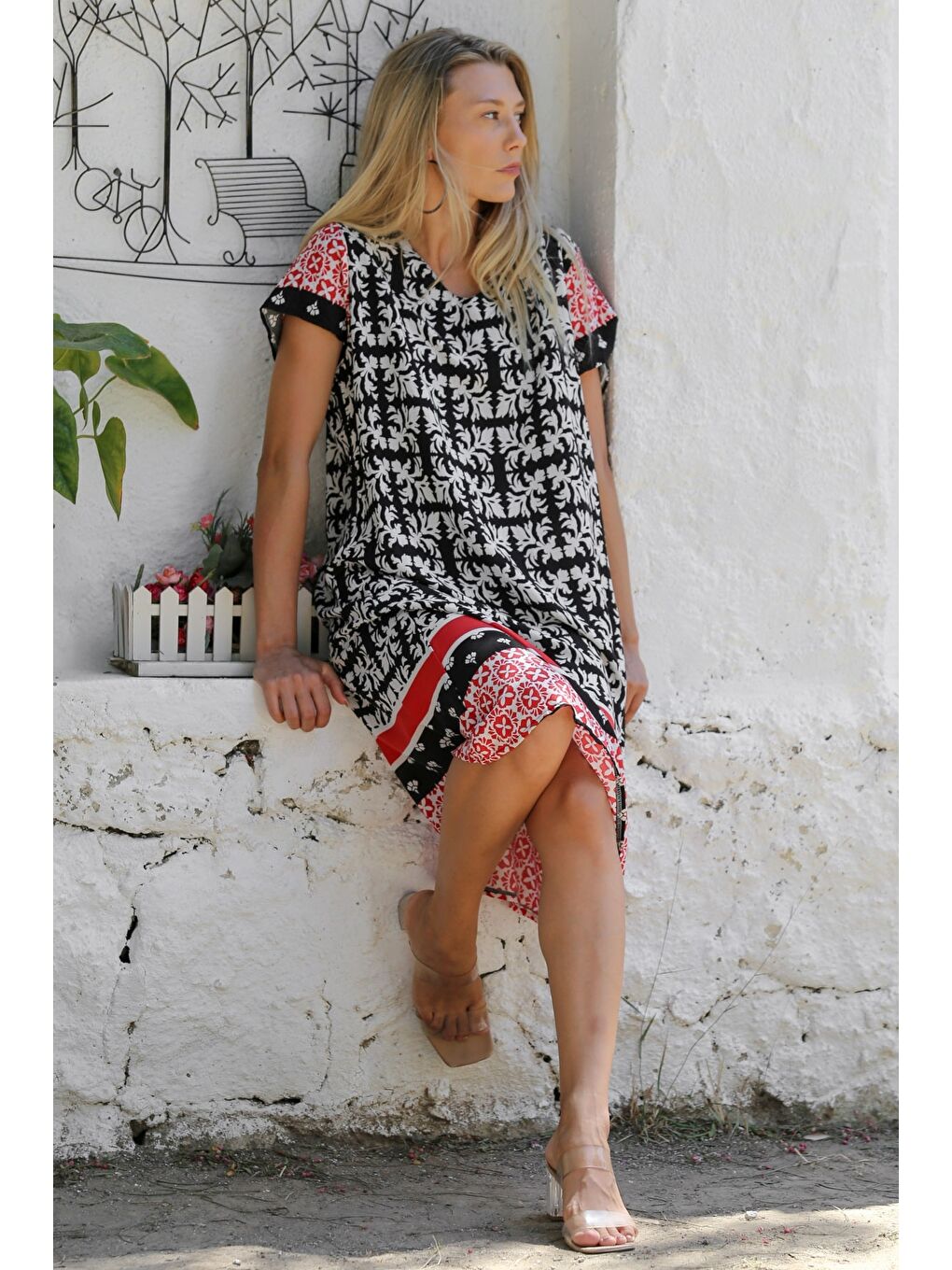 Siyah-Bej V Yaka Kısa Kol Allover Baskılı Dokuma Casual Elbise-2