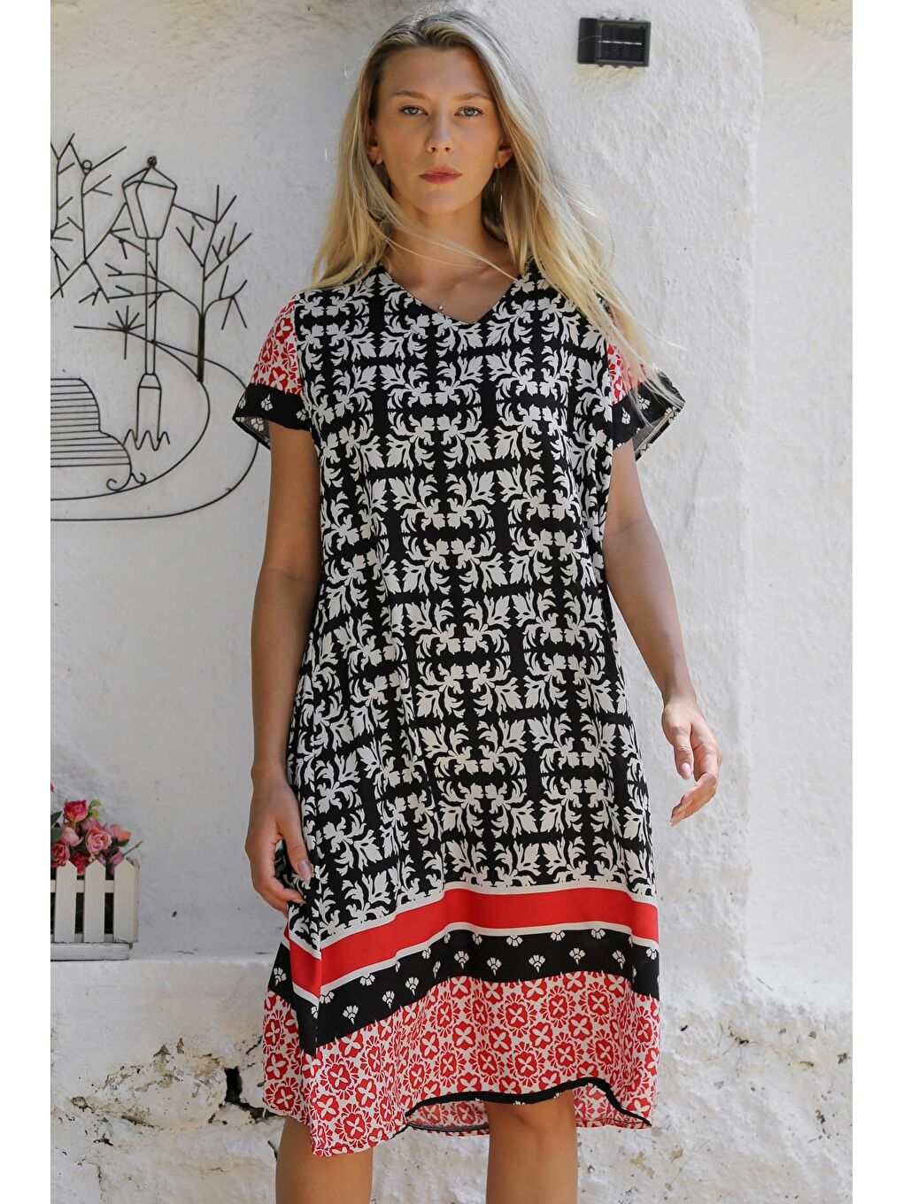 Siyah-Bej V Yaka Kısa Kol Allover Baskılı Dokuma Casual Elbise-3