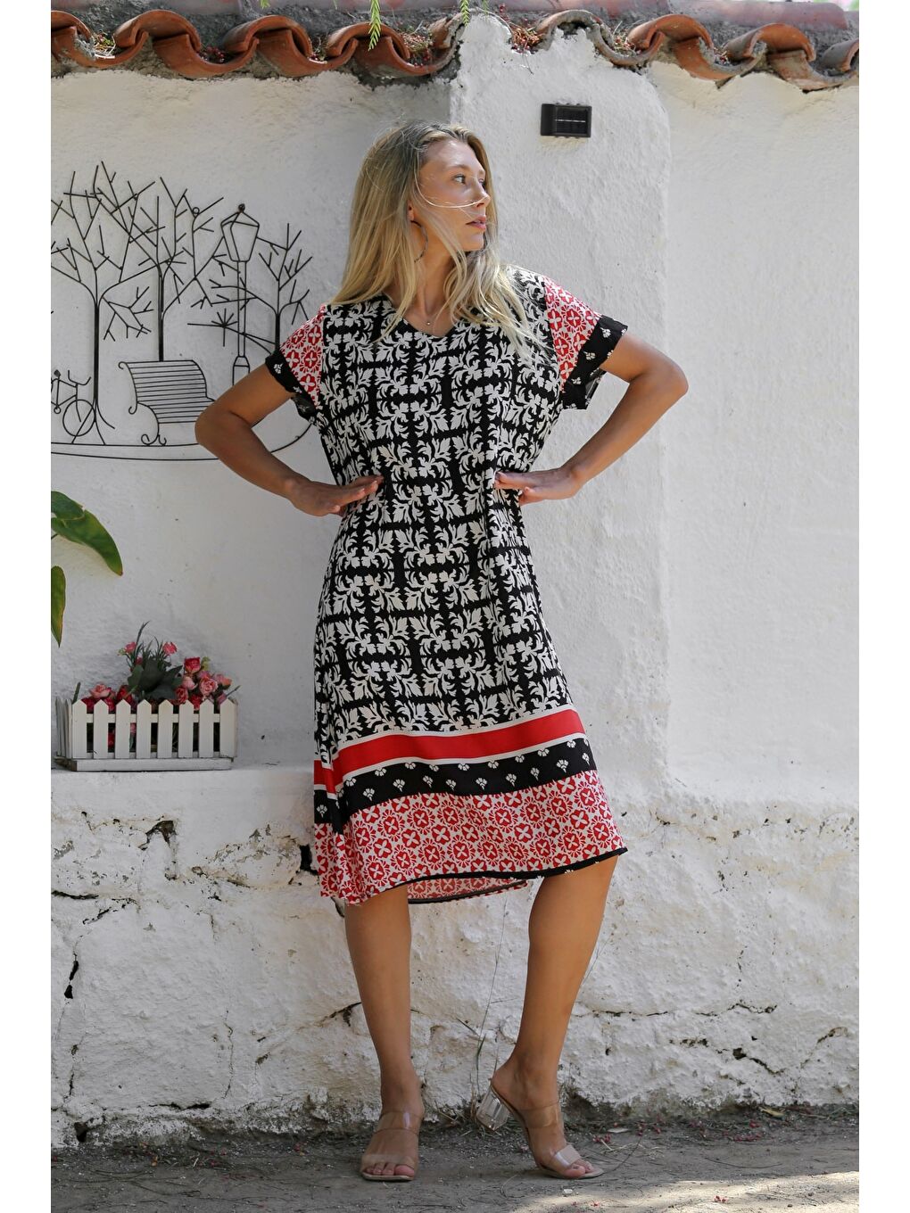 Siyah-Bej V Yaka Kısa Kol Allover Baskılı Dokuma Casual Elbise-5