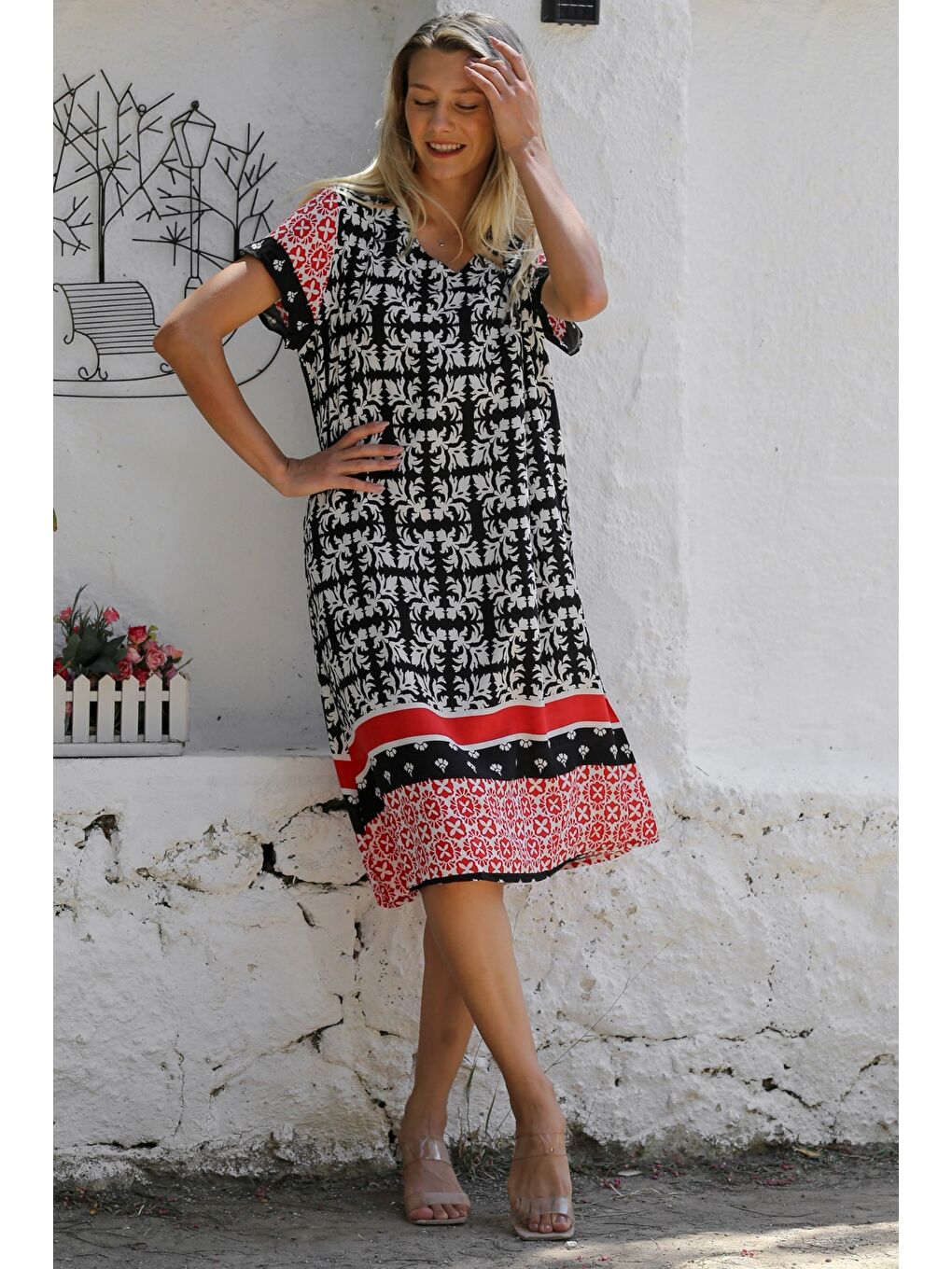 Siyah-Bej V Yaka Kısa Kol Allover Baskılı Dokuma Casual Elbise-6