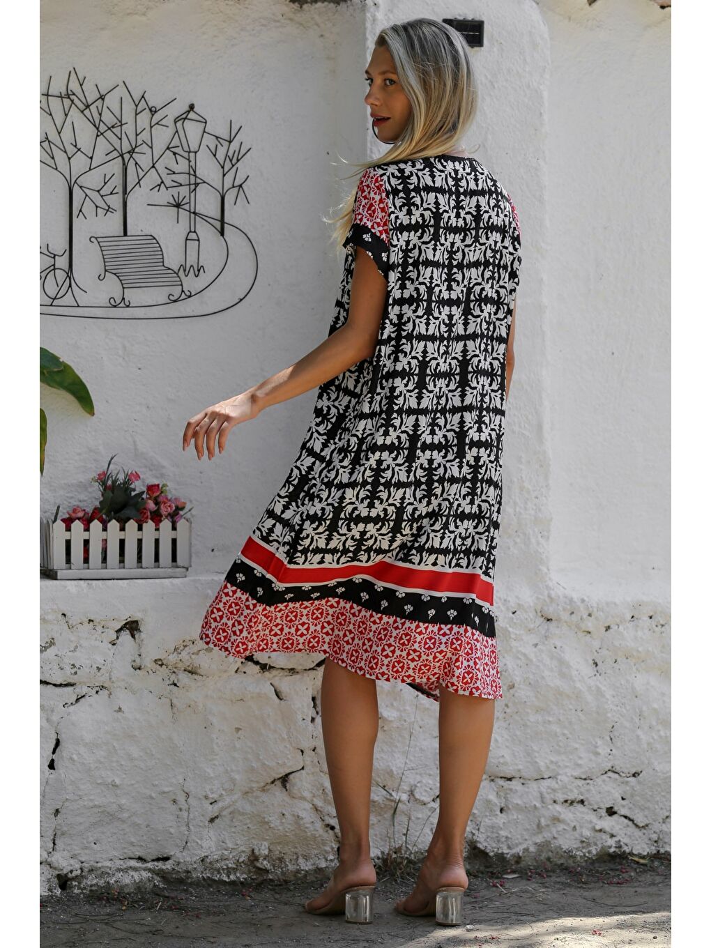 Siyah-Bej V Yaka Kısa Kol Allover Baskılı Dokuma Casual Elbise-7