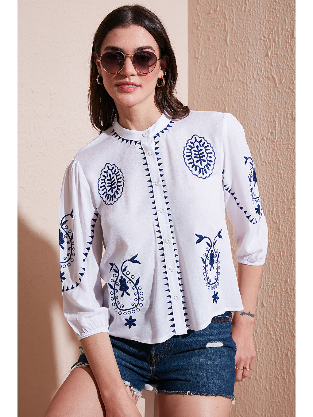 Bej Nakış İşlemeli Truvakar Kol Hakim Yaka Pamuklu Şile Bezi Kadın Gömlek 611Bz0044-1