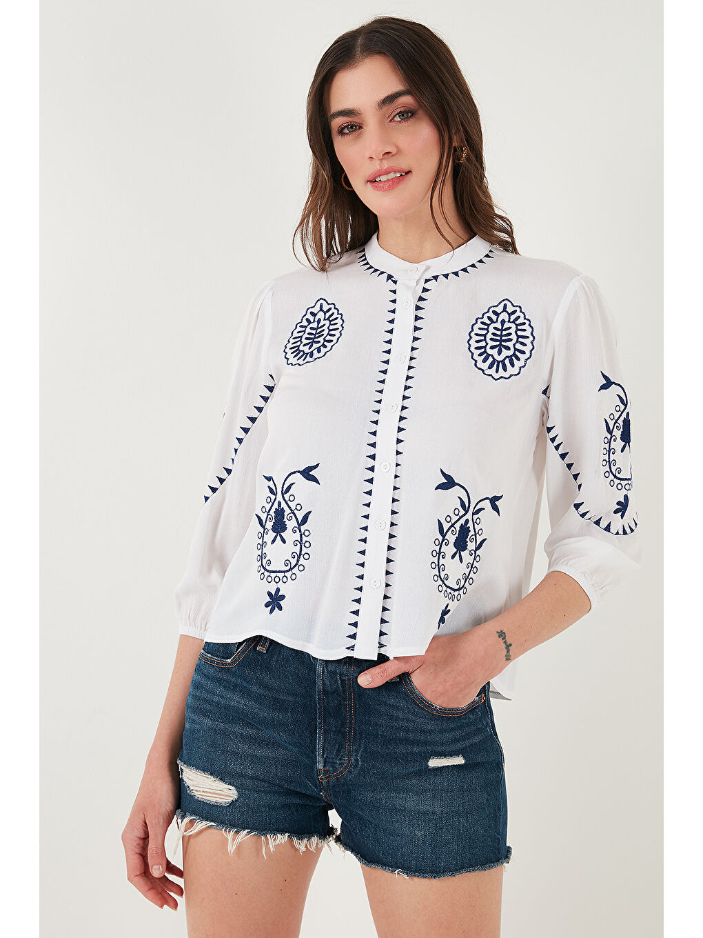 Bej Nakış İşlemeli Truvakar Kol Hakim Yaka Pamuklu Şile Bezi Kadın Gömlek 611Bz0044-2