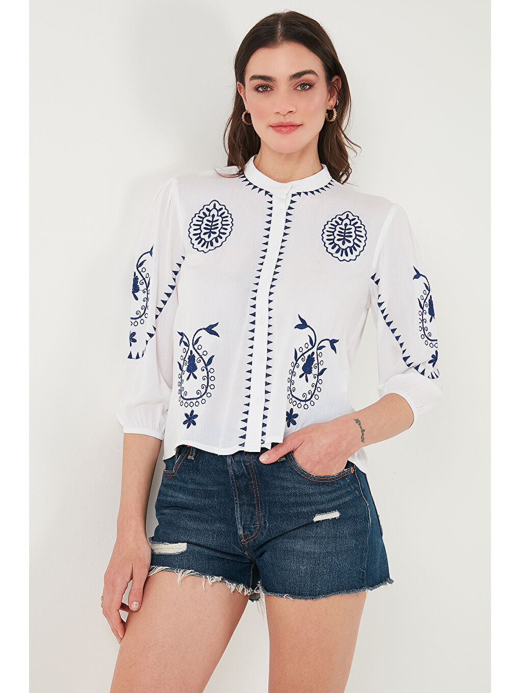 Bej Nakış İşlemeli Truvakar Kol Hakim Yaka Pamuklu Şile Bezi Kadın Gömlek 611Bz0044-3