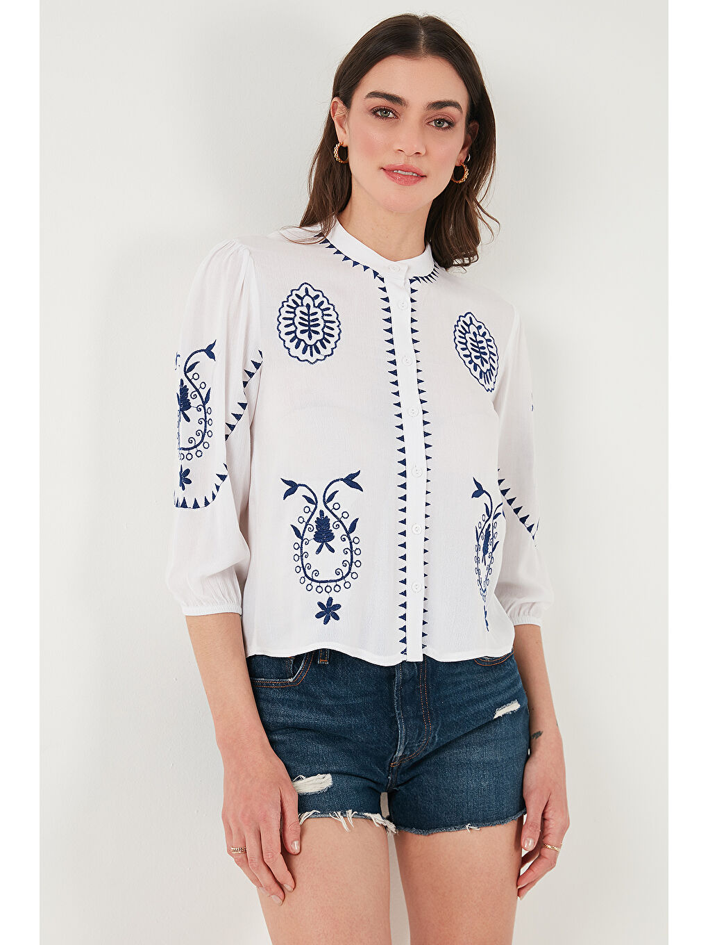 Bej Nakış İşlemeli Truvakar Kol Hakim Yaka Pamuklu Şile Bezi Kadın Gömlek 611Bz0044-4