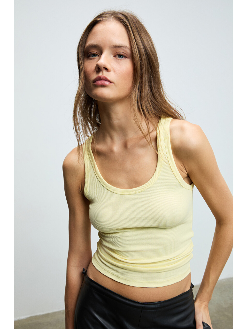 Lıllesol Kadın Fitilli Görünümlü Slim Fit Vücuda Oturan Havuz Yakalı Pamuklu Basic Sarı Atlet-1