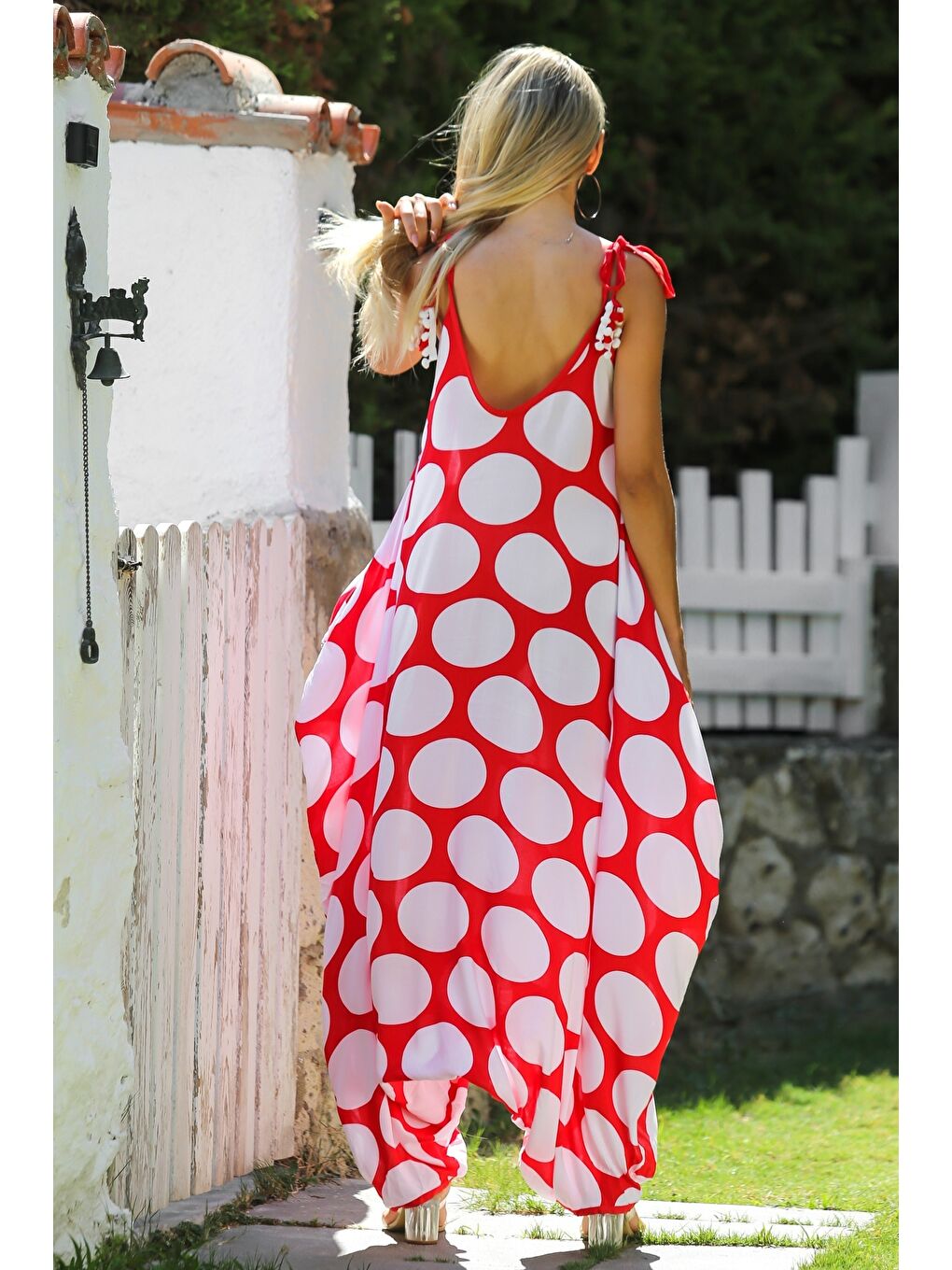 Kırmızı-Beyaz V Yaka Askılı Ponponlu Allover Baskılı Dokuma Oversize Şalvar Paça Casual Tulum-7