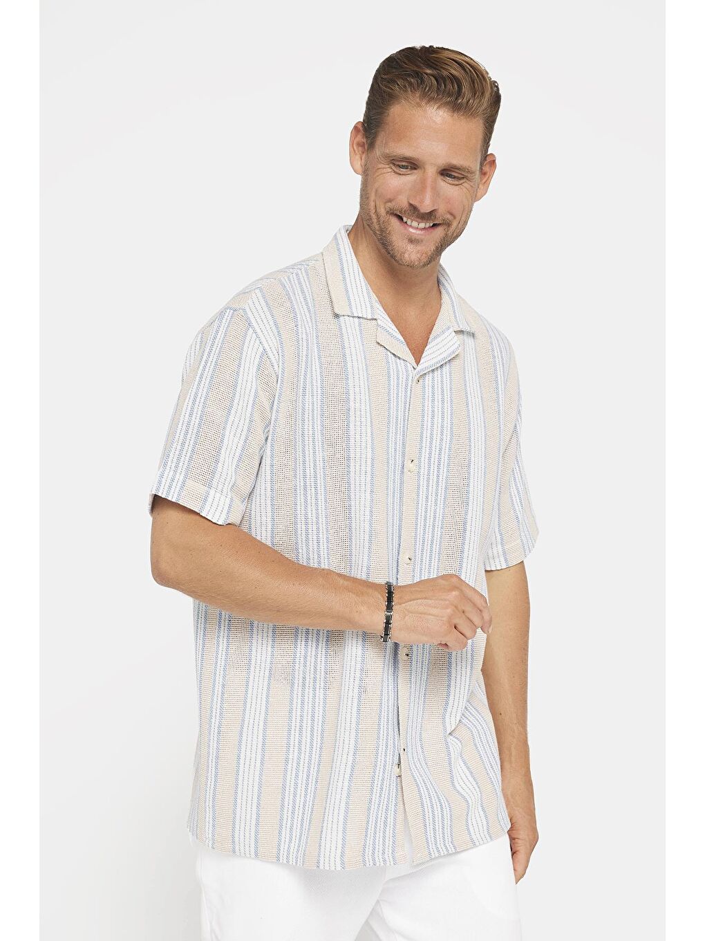 Karışık Erkek Relax Fit Rahat Kesim Kısa Kollu Çizgili Apaş Yaka Gömlek