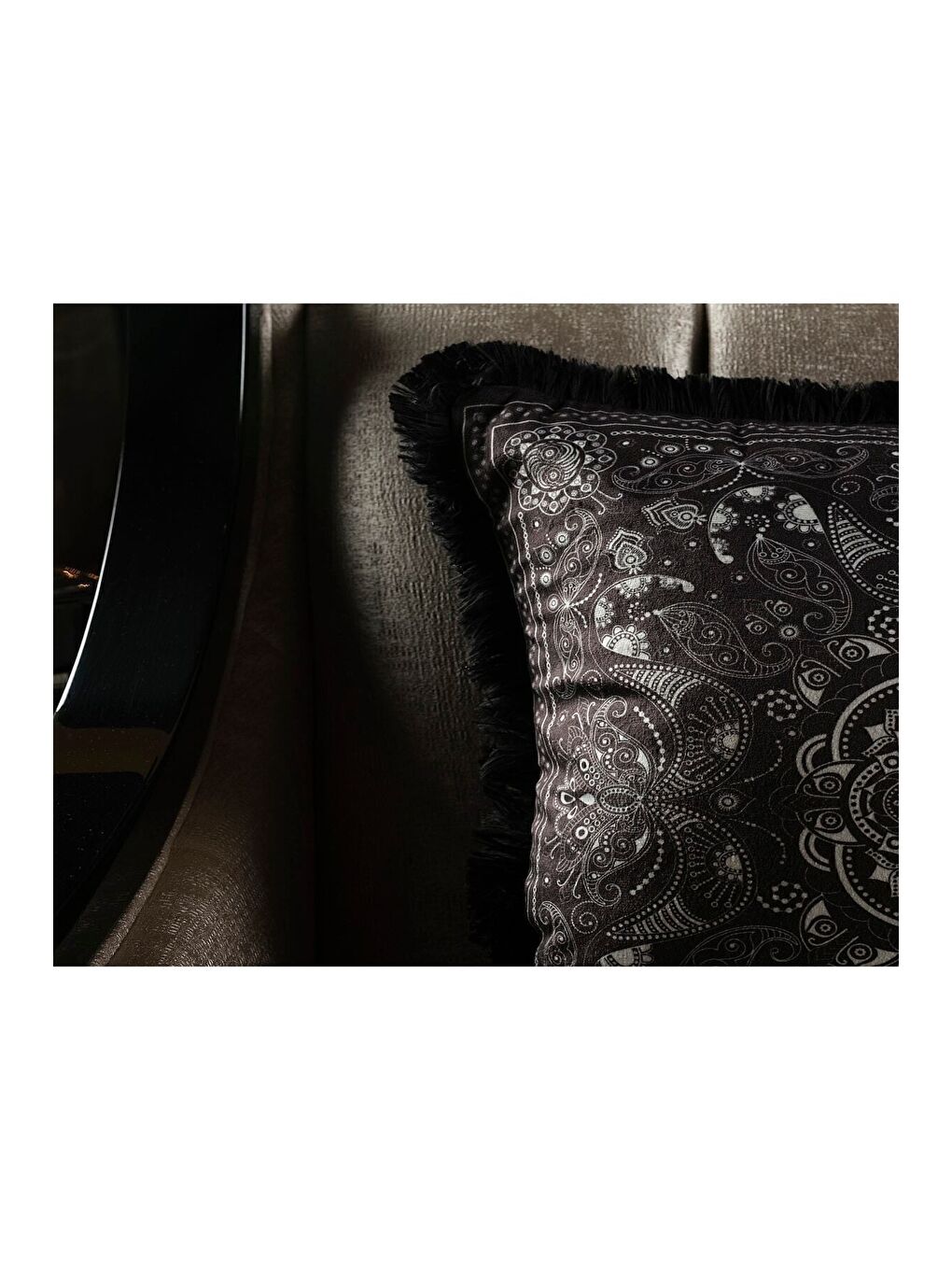 Lüks Kadife 43x43 Cm Kırlent Kılıfı Dekoratif Yumuşak Salon Avangart Saçaklı Siyah Mandala-3