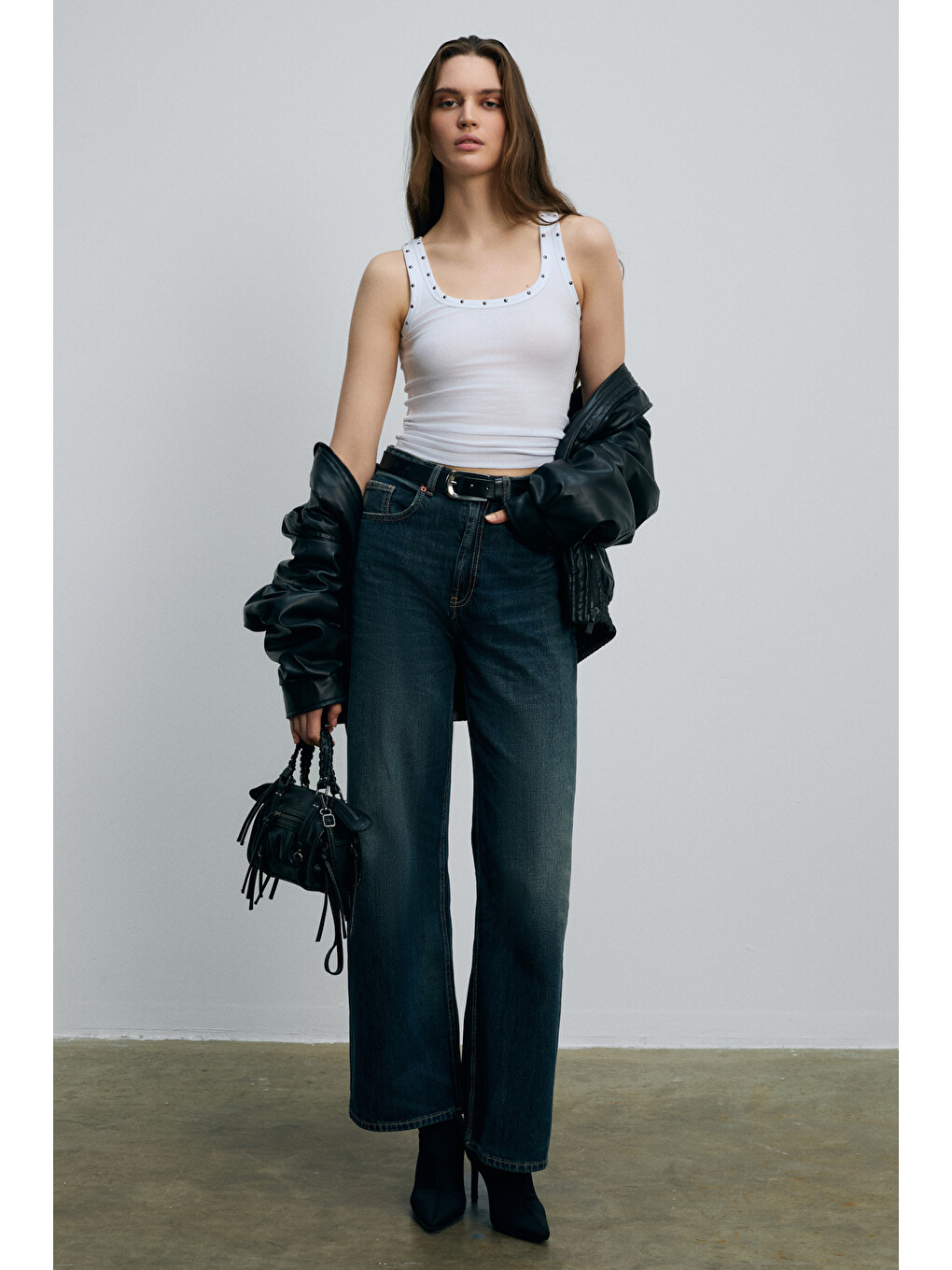 Lıllesol Kadın Fitilli Görünümlü Slim Fit Vücuda Oturan Havuz Yakalı Pamuklu Basic Beyaz Atlet-4