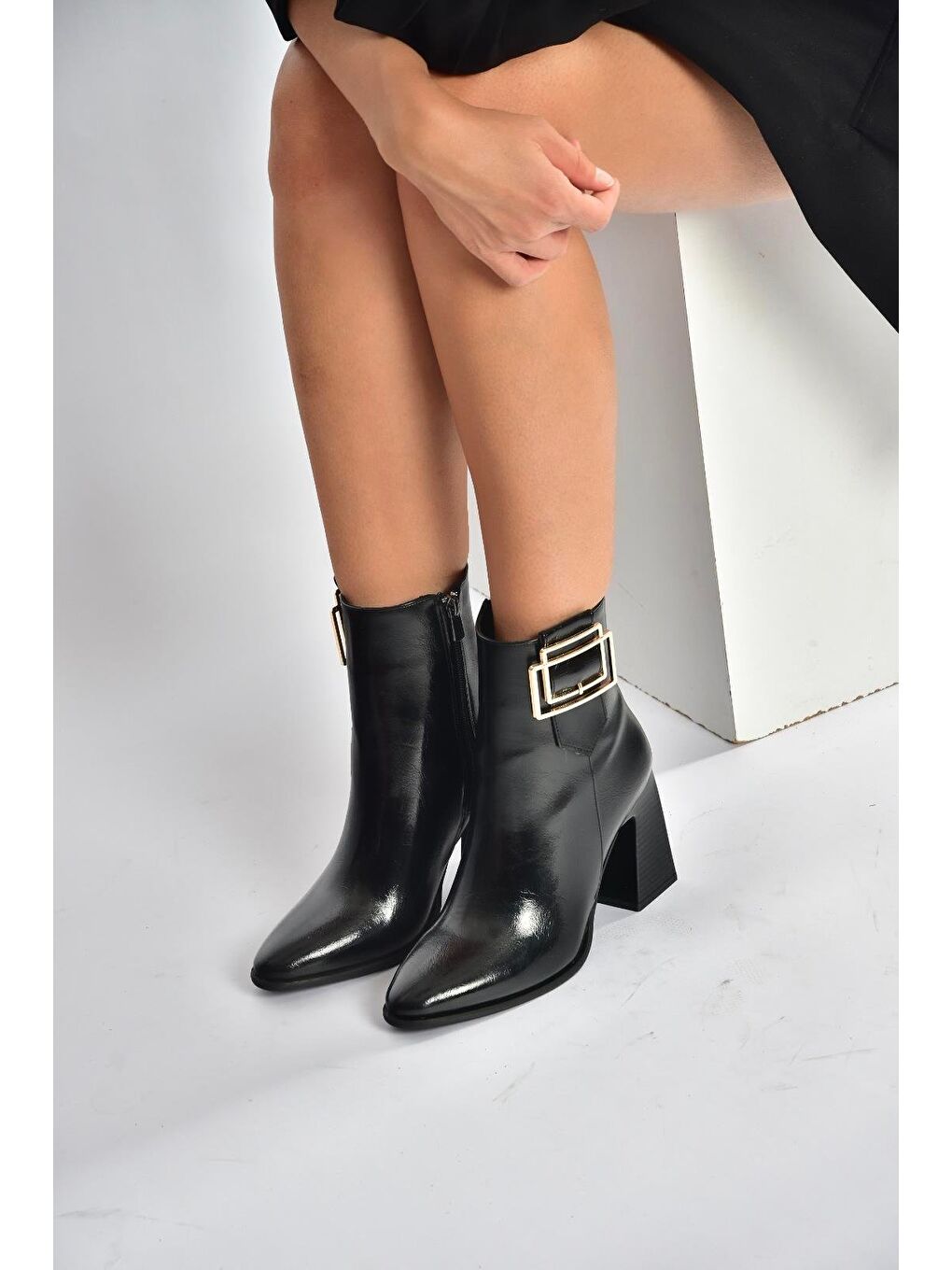 Siyah Kadın Bot V676650460-3