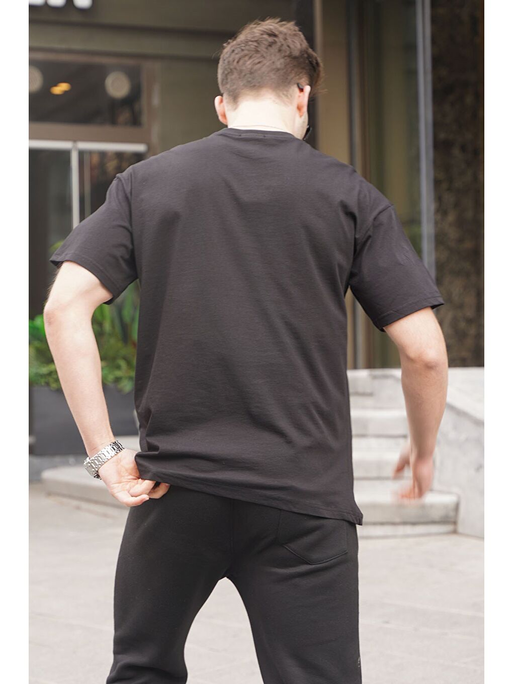 Siyah Bisiklet Yaka Cep Detaylı Tişört 6091-1