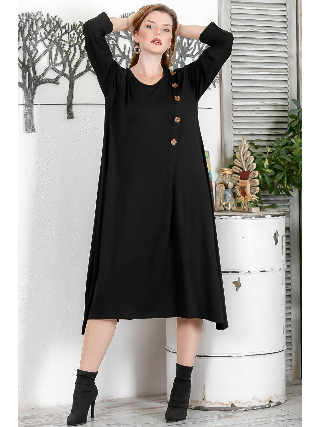 Siyah Yuvarlak Yaka Uzun Kol Düğmeli Casual Salaş Örme Elbise