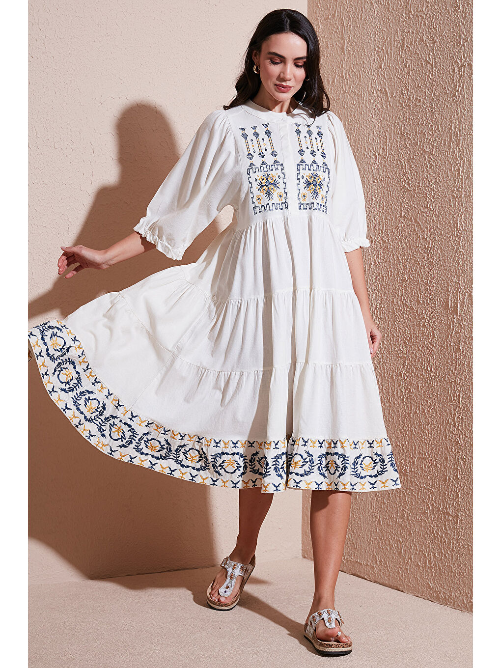 Ekru Pamuklu Nakış İşlemeli Regular Fit Truvakar Kol Midi Boy Elbise 676216