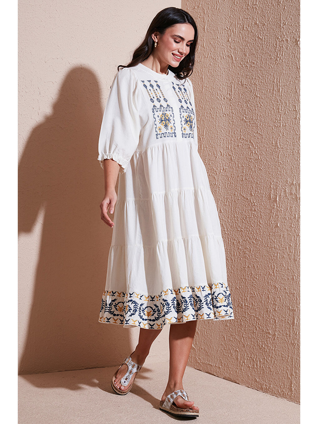 Ekru Pamuklu Nakış İşlemeli Regular Fit Truvakar Kol Midi Boy Elbise 676216-1