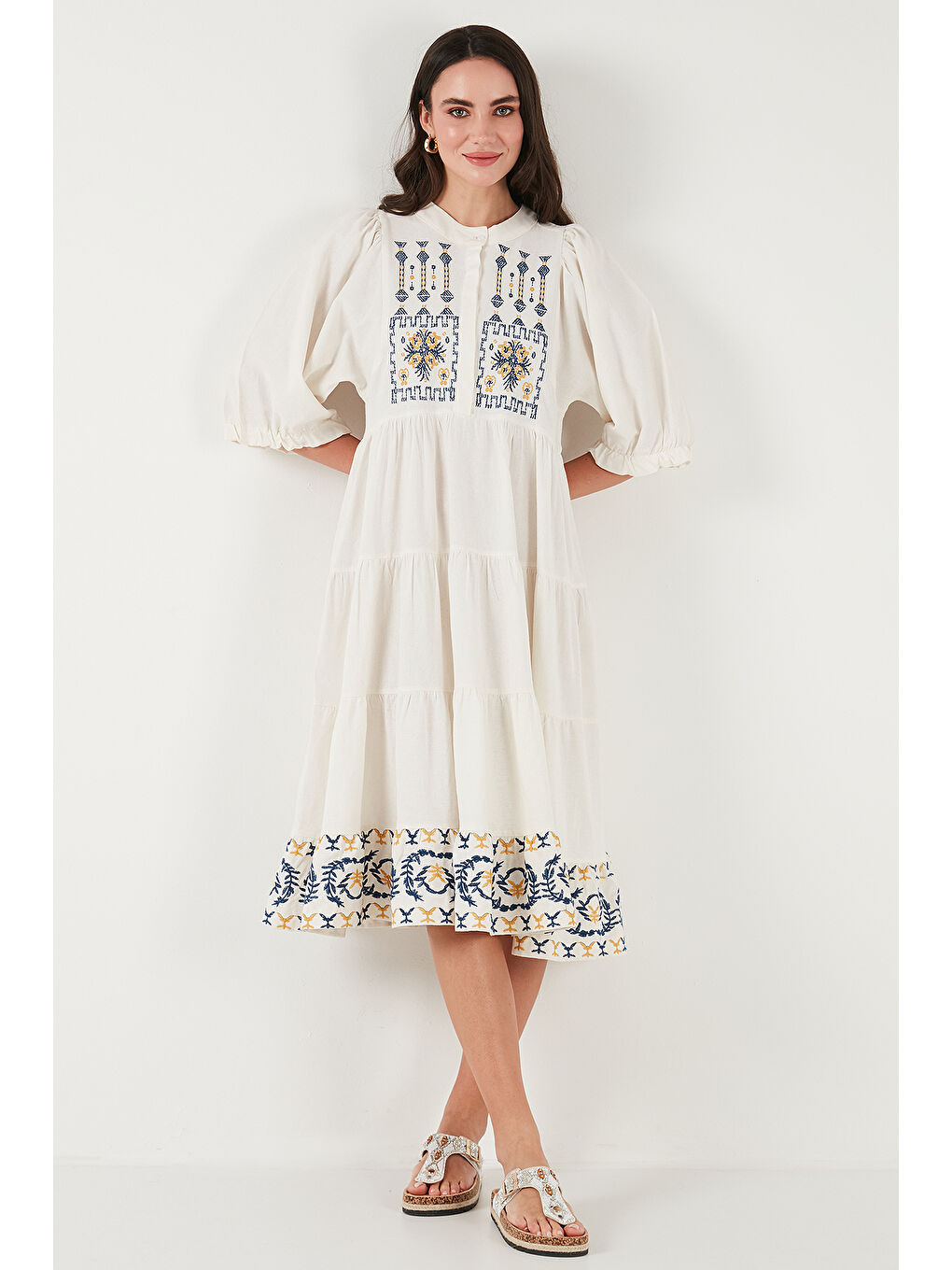 Ekru Pamuklu Nakış İşlemeli Regular Fit Truvakar Kol Midi Boy Elbise 676216-2