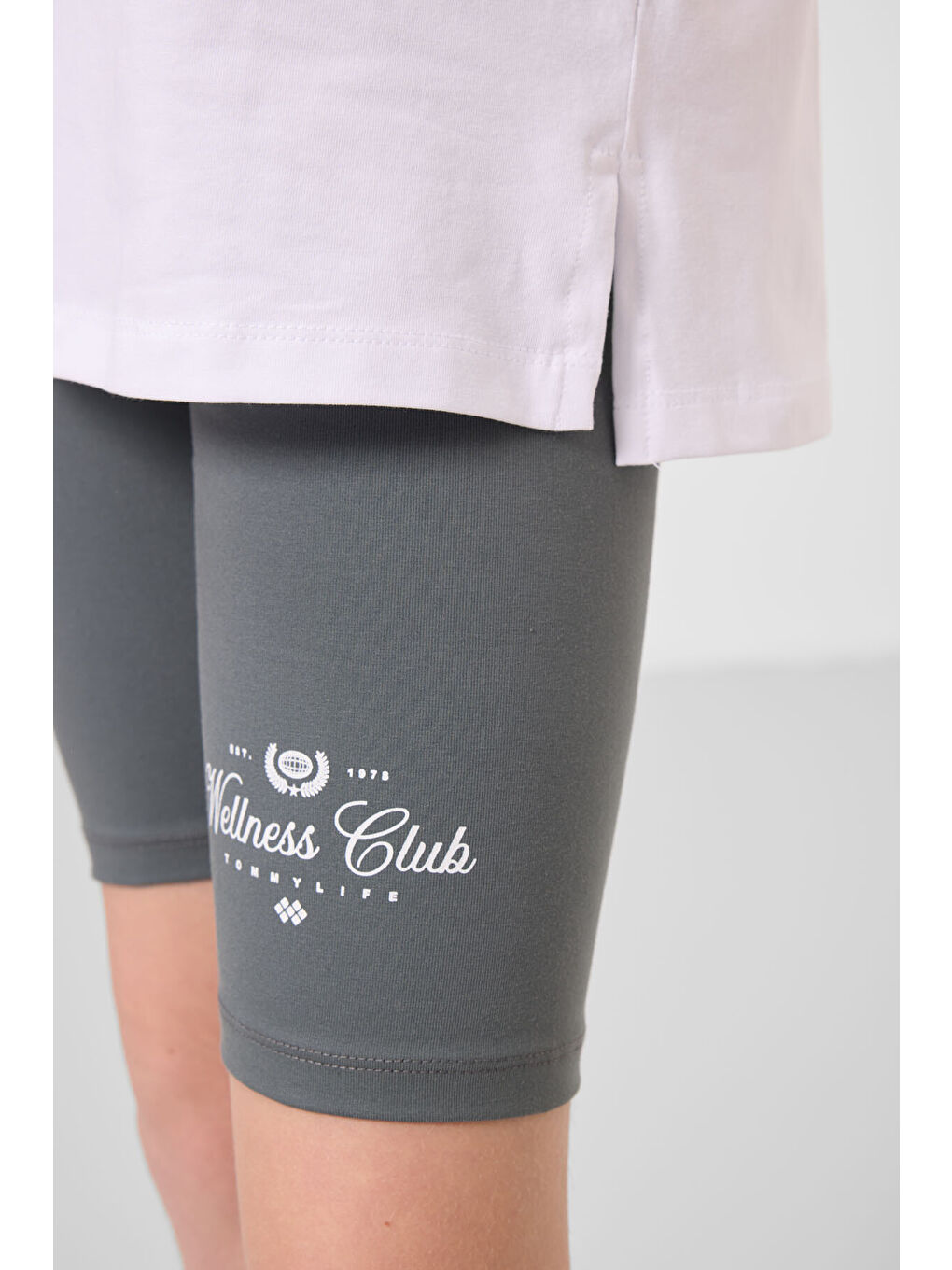 Beyaz-Haki Pamuklu O Yaka Standart Fit Baskılı Kız Çocuk Tayt Takım - 75190-3