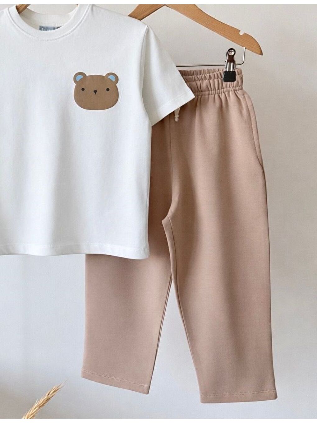 Karışık Unisex Çocuk Pamuklu Ayıcık Baskılı 4 Parça Tişört Şort Takım Seti - Çizgili Ve Düz Alt Parçalı-1