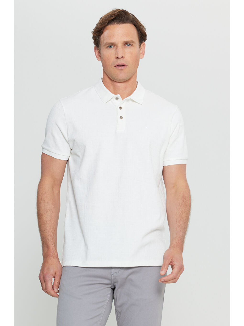 Erkek Beyaz Pamuklu Dar Kesim Polo Yaka Jakarlı Esnek Tişört