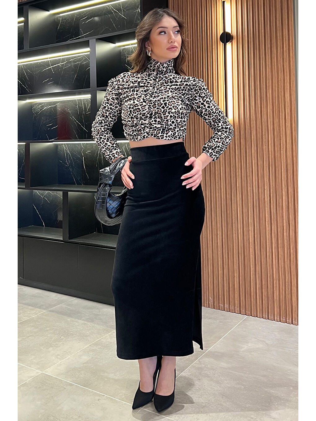 Siyah Kadın Yırtmaçlı Kadife Etek