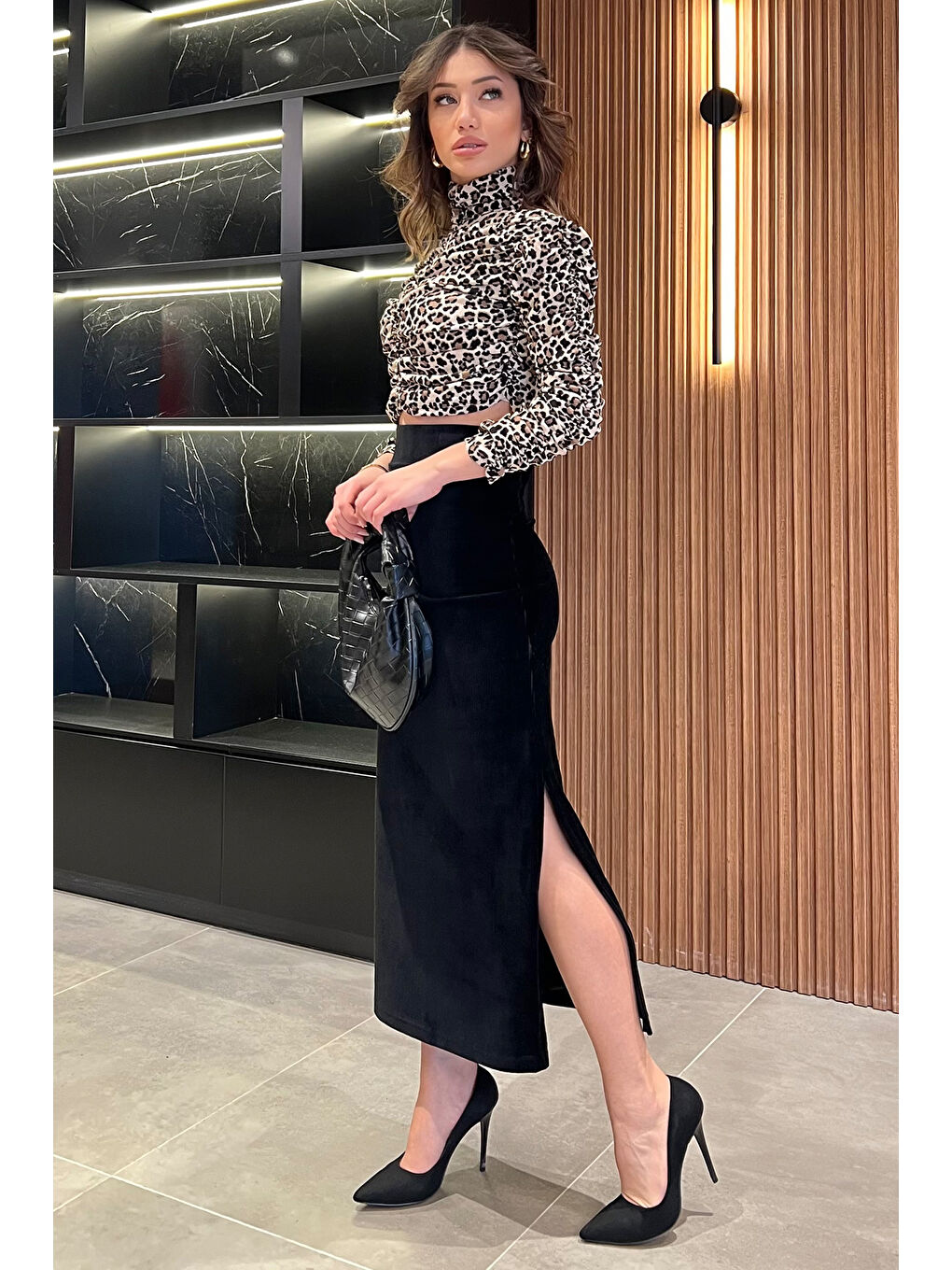 Siyah Kadın Yırtmaçlı Kadife Etek-1