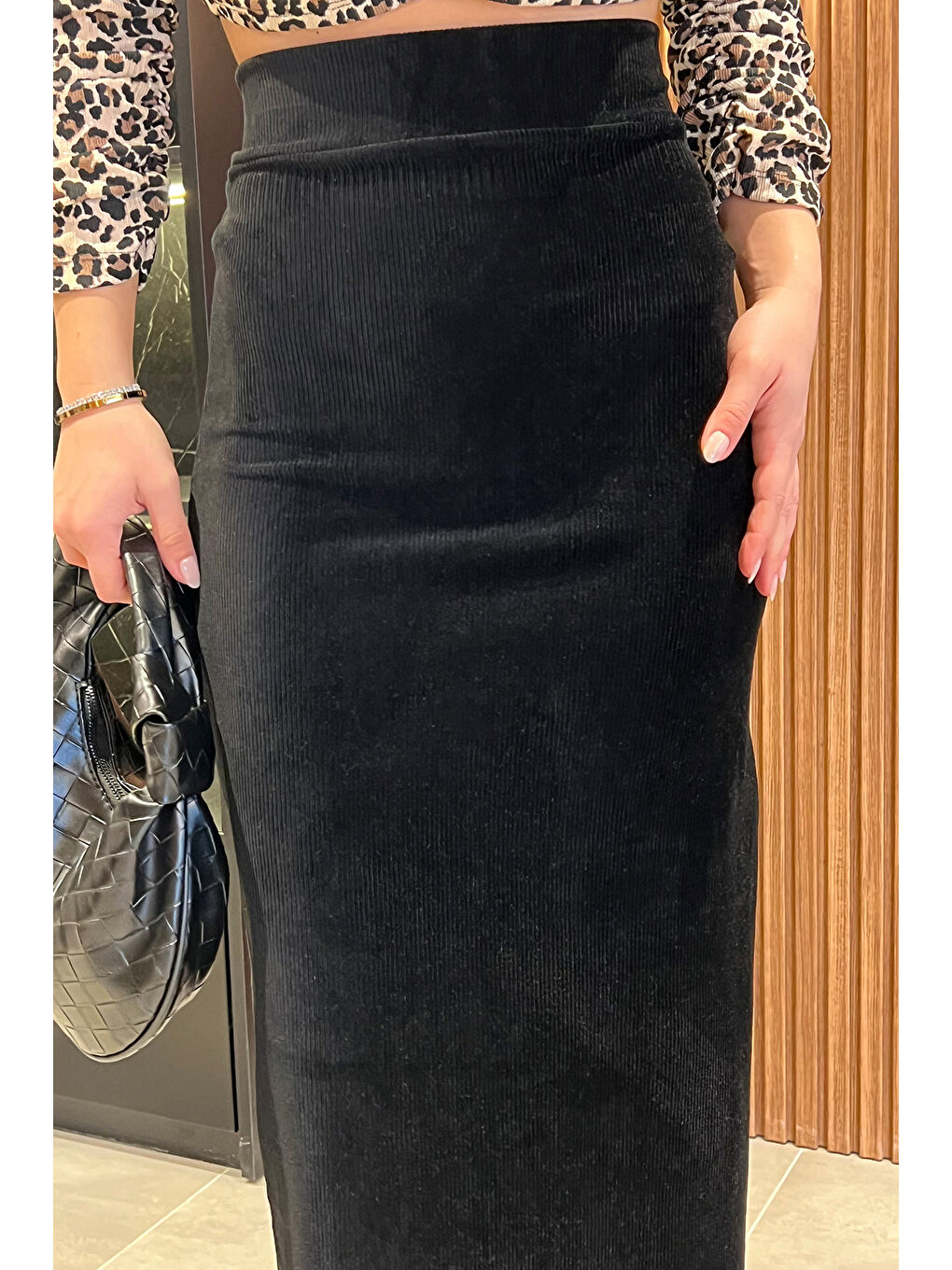 Siyah Kadın Yırtmaçlı Kadife Etek-2