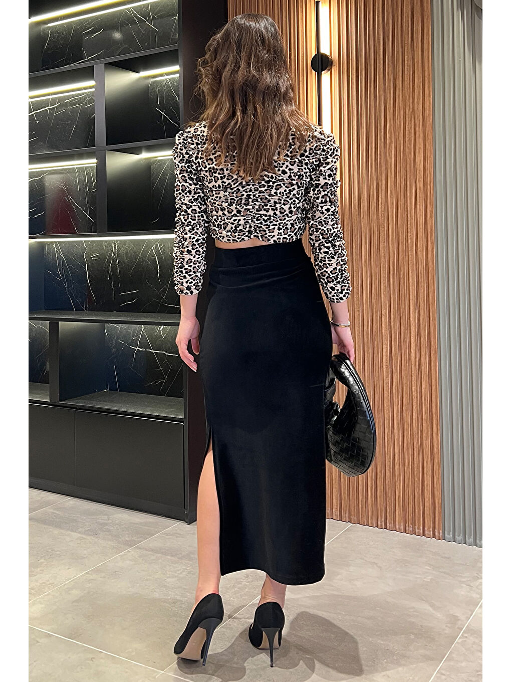 Siyah Kadın Yırtmaçlı Kadife Etek-3