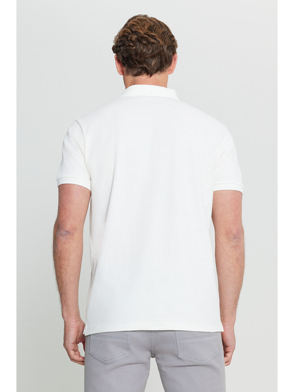 Erkek Beyaz Pamuklu Dar Kesim Polo Yaka Jakarlı Esnek Tişört-4