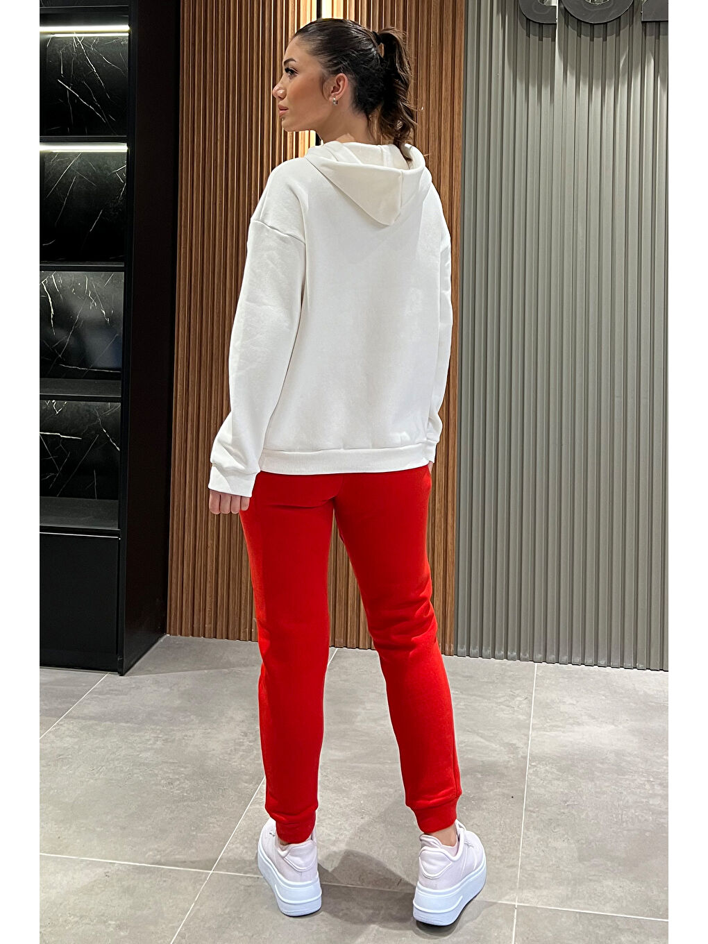 Beyaz Yazı Nakışlı Şardonlu Kadın Eşofman Takımı-2